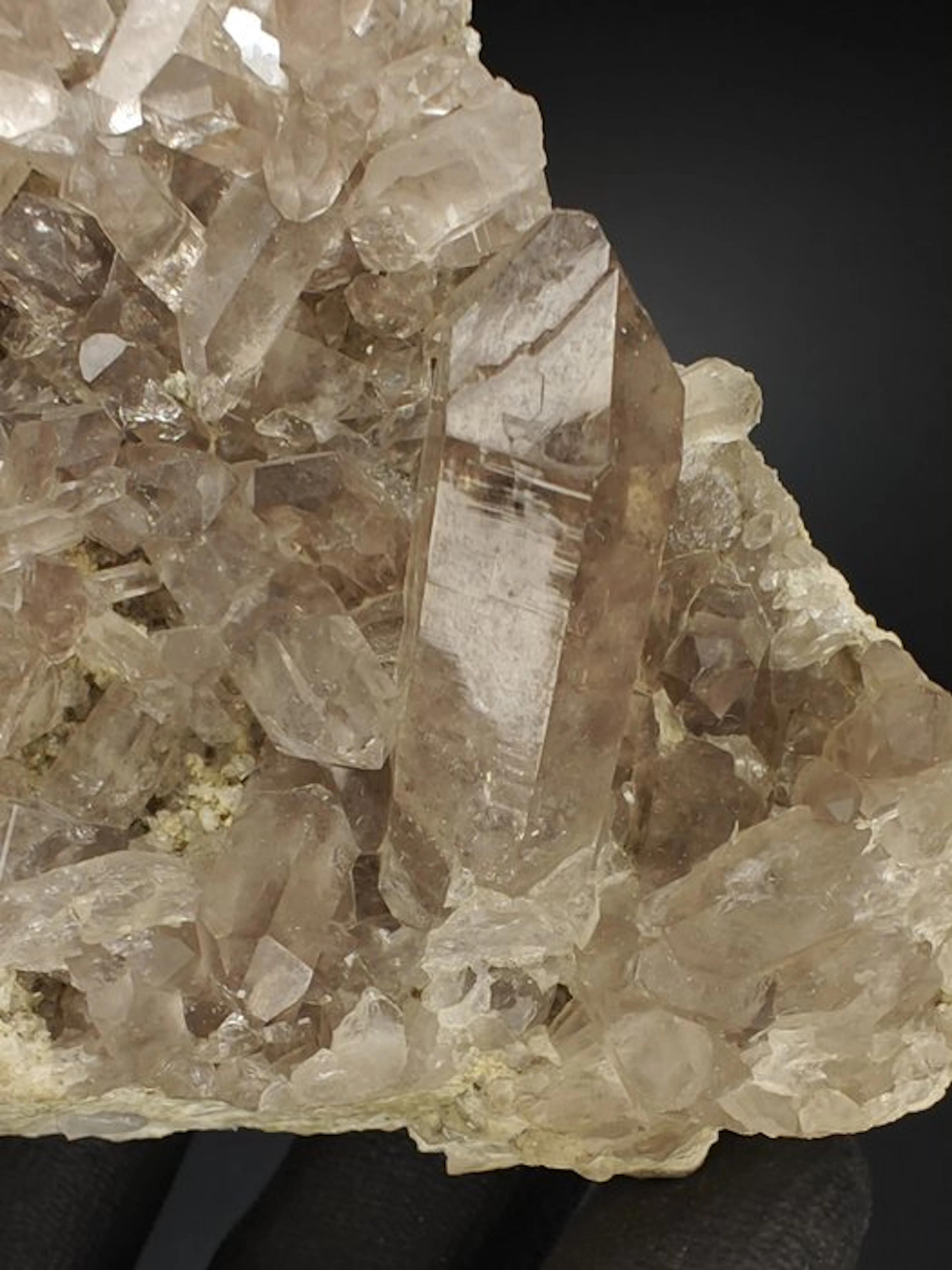 Smoky quartz Crystals on matrix - Height: 9 cm - Width: 8 cm- 408 g