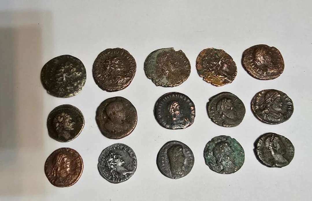 Roman Empire 15 Æ Münzen 2.-4. Jahrhundert n. Chr. (No reserve price)