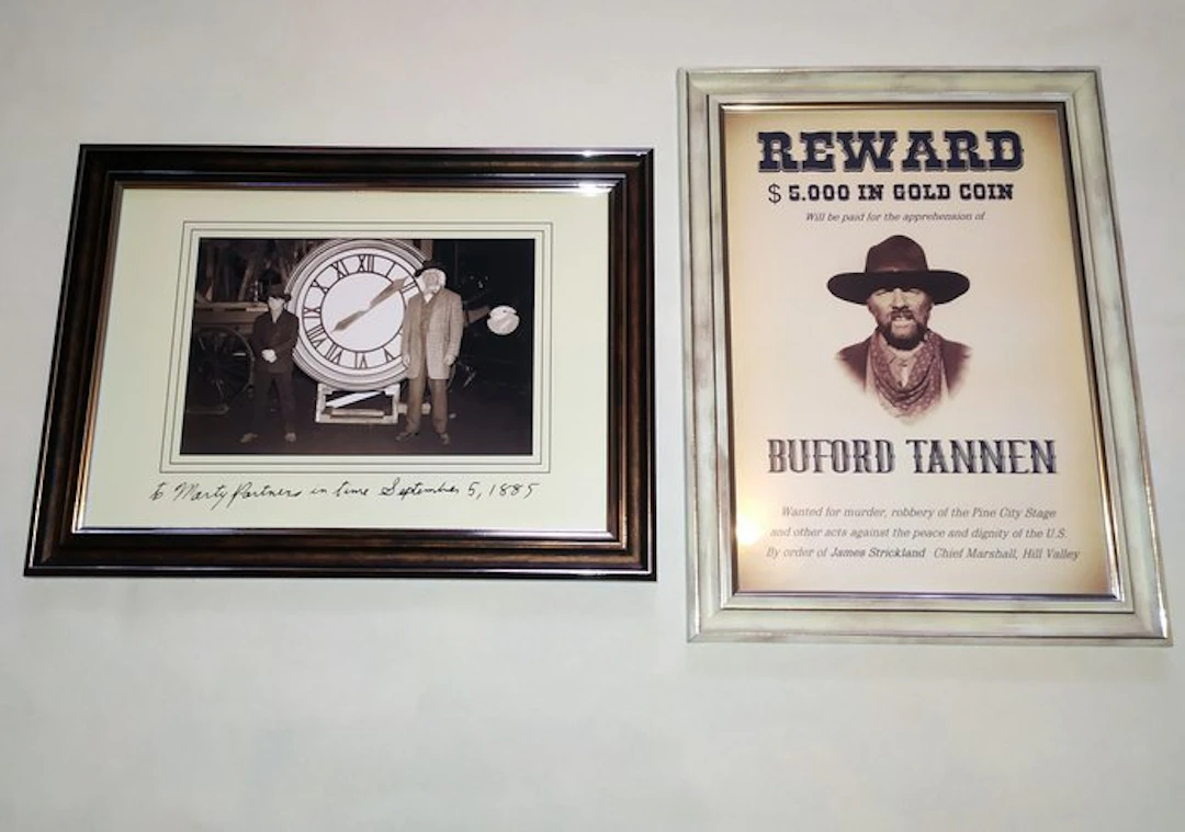 Back to the Future - Part III - Lot of 2 - Clock photo...