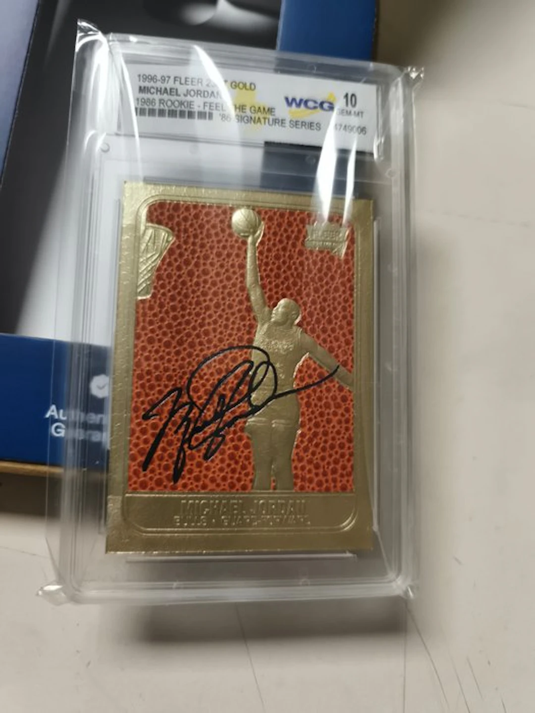 1996/97 Fleer Michael Jordan Autographed card, Foil - WCG 10 - 1 Graded card