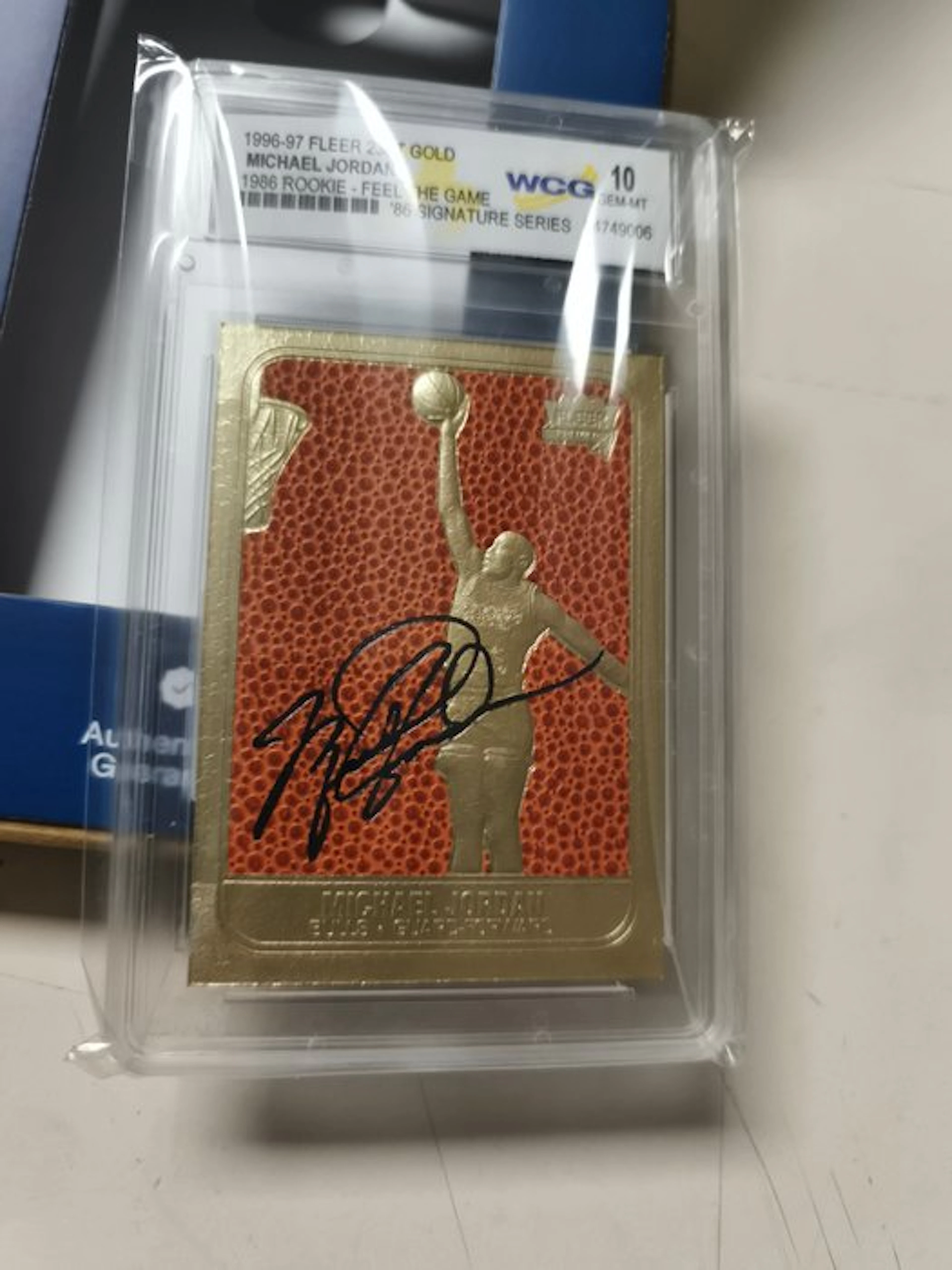 1996/97 Fleer Michael Jordan Autographed card, Foil - WCG 10 - 1 Graded card