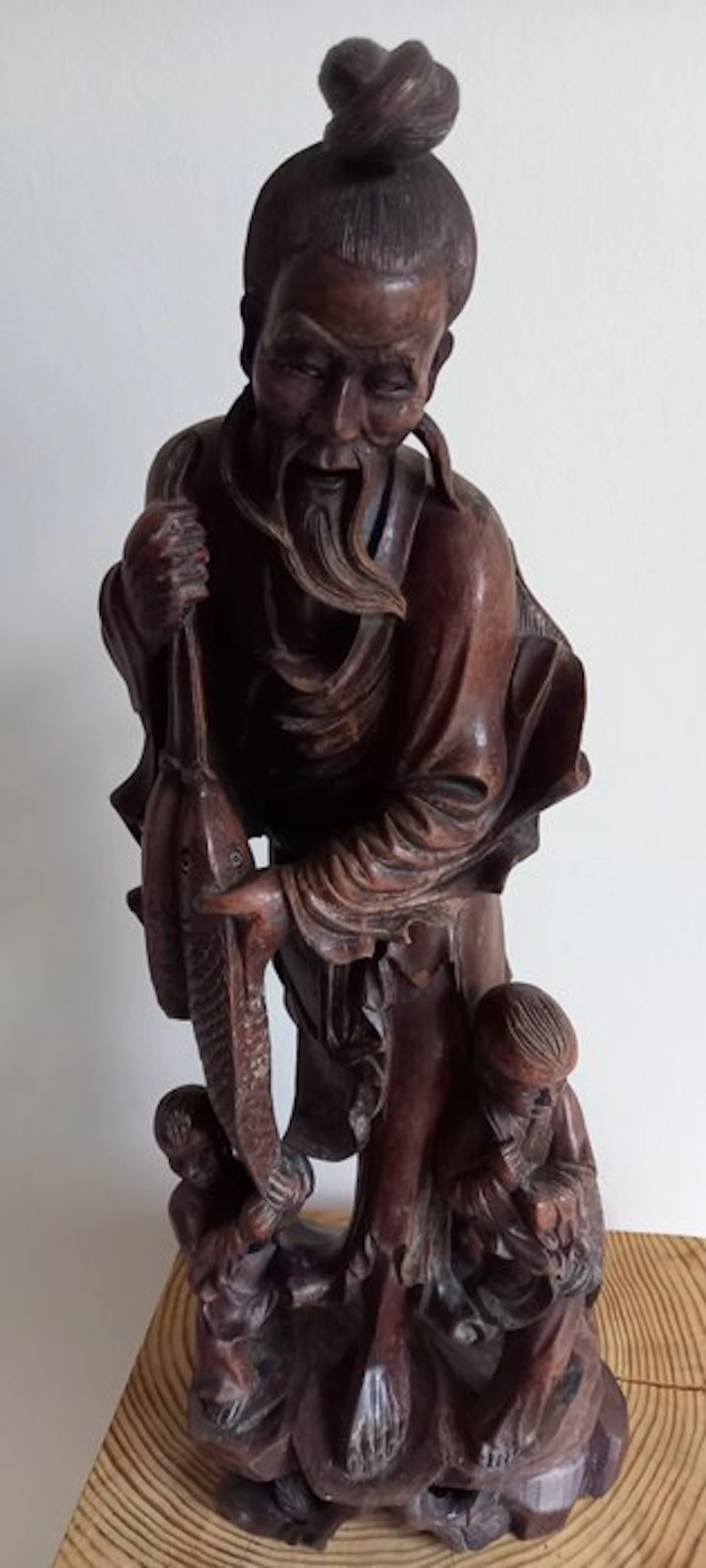 Visser met zonen - camphor - China (No reserve price)