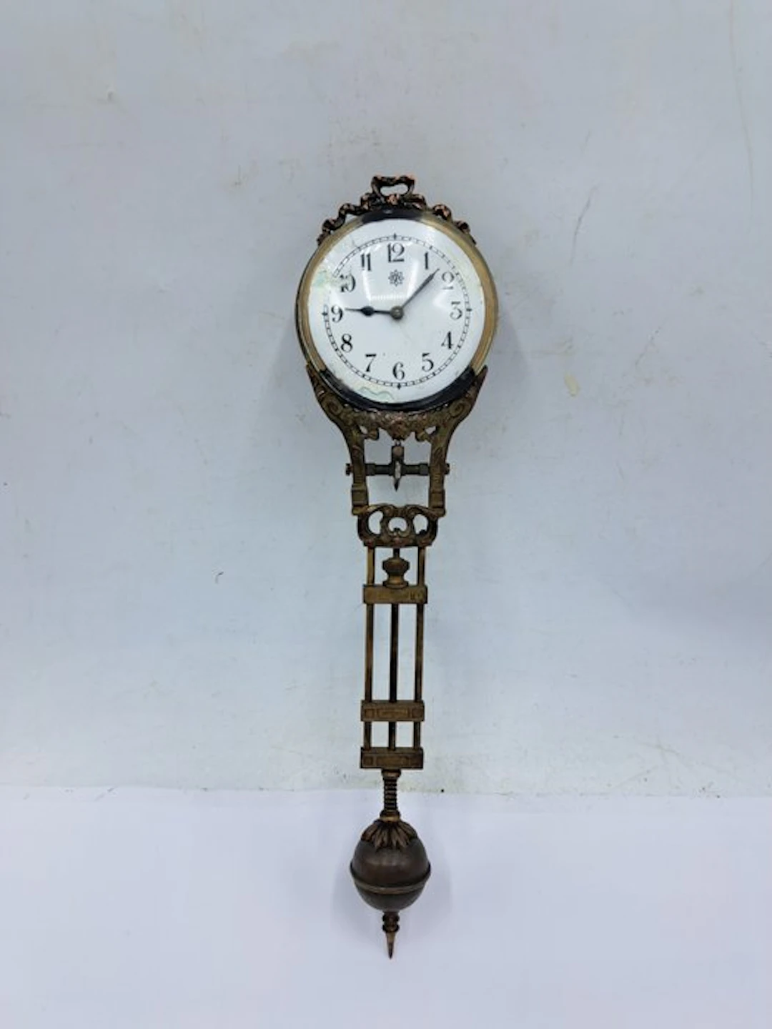 Mystery clock - Bronze, Brass, Glass
