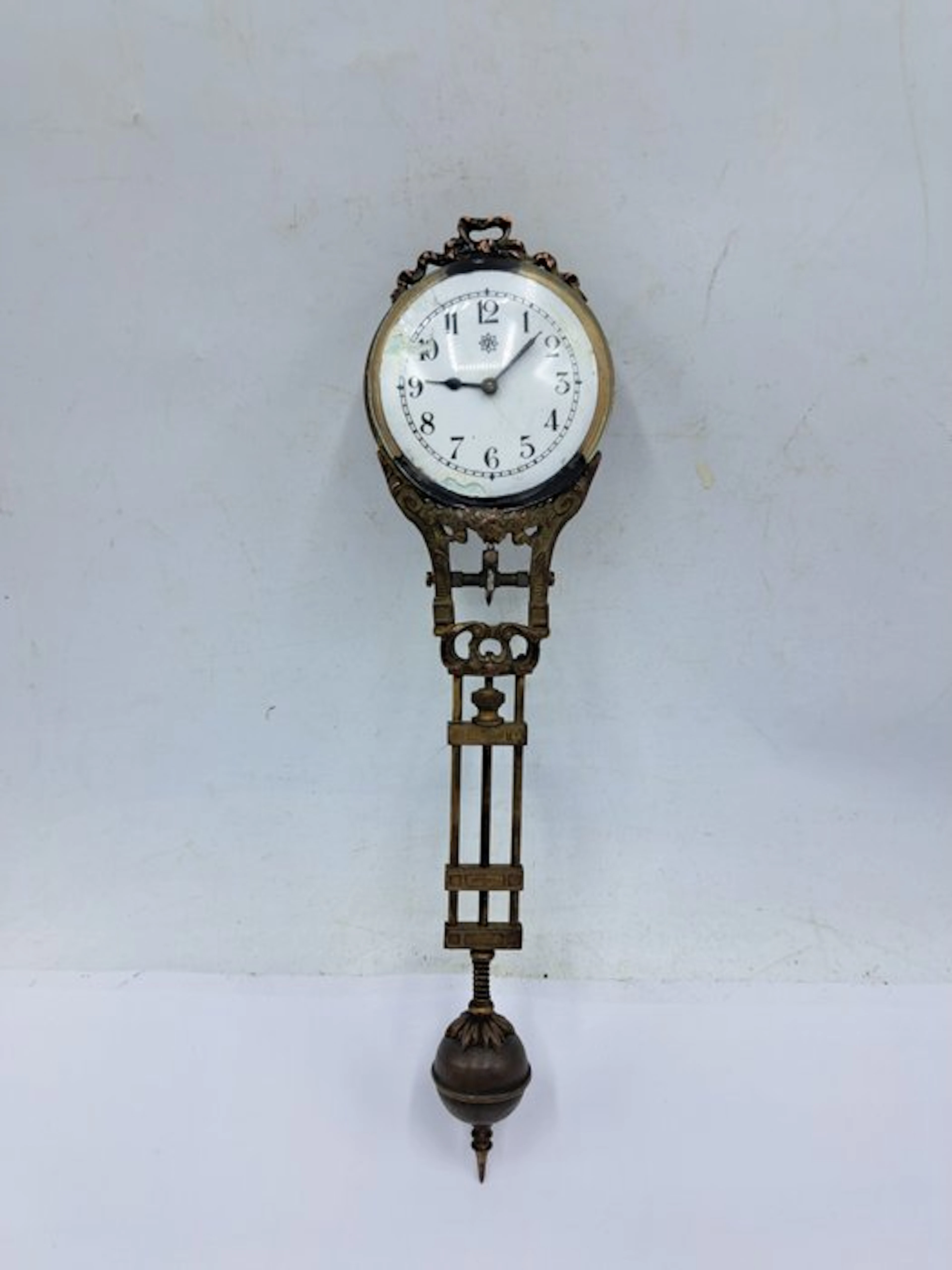 Mystery clock - Bronze, Brass, Glass