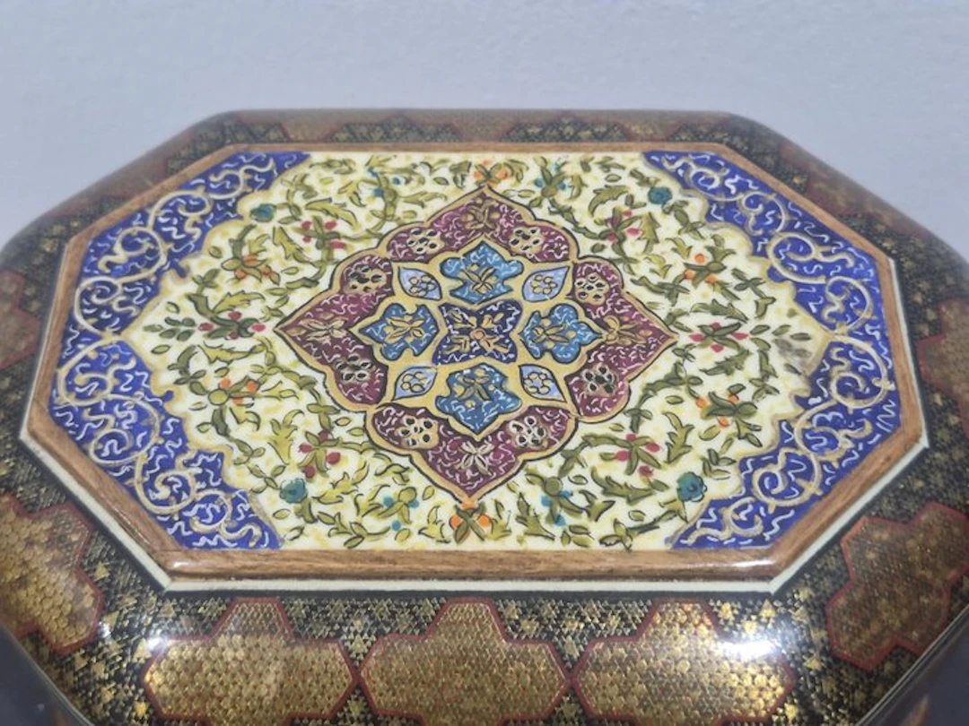 Indian Sadeli Octagonal Inlaid Wooden Box with Floral Decoration
