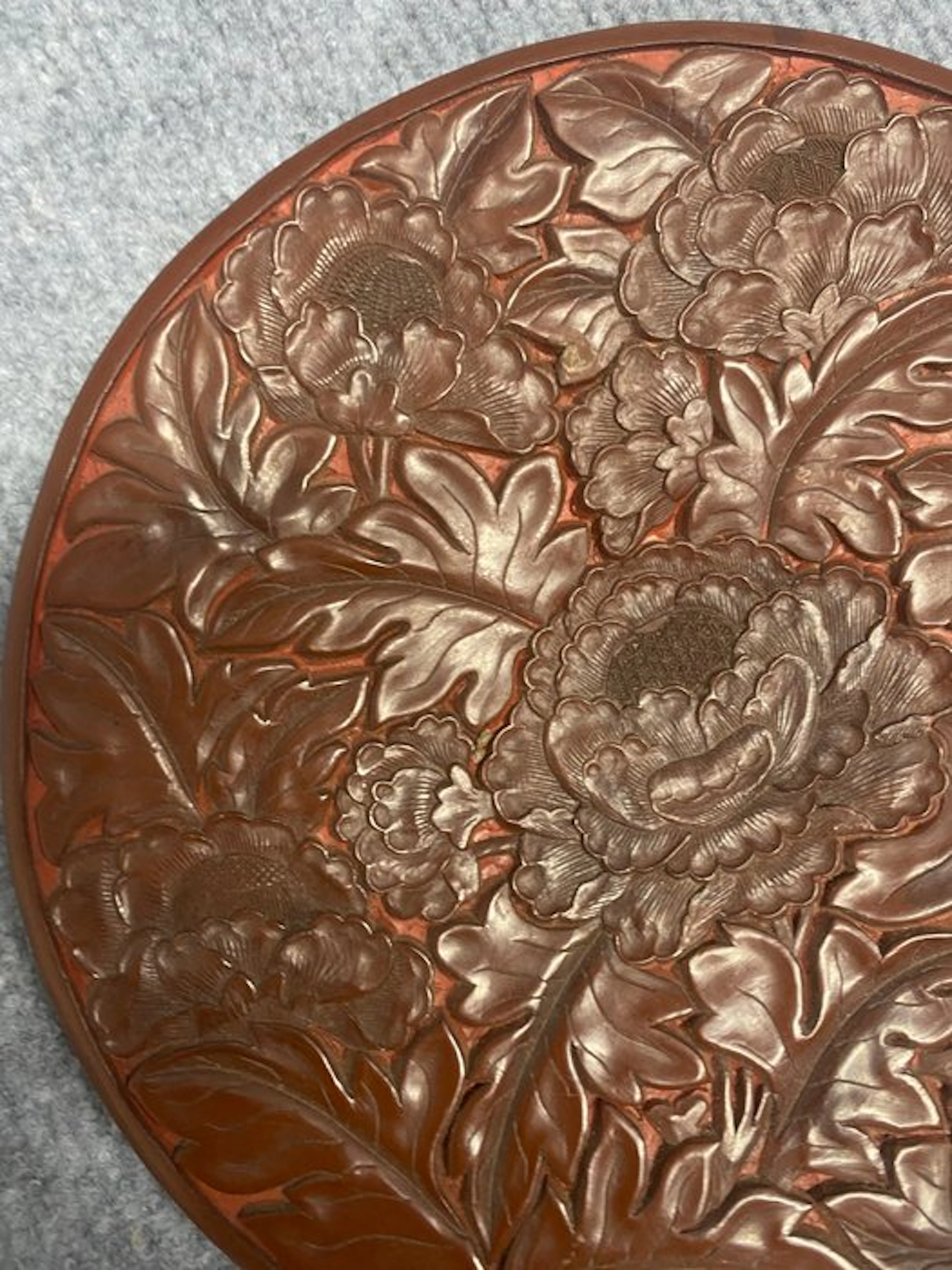 Round plate in Chinese carved lacquer - Porcelain - China - 20th century