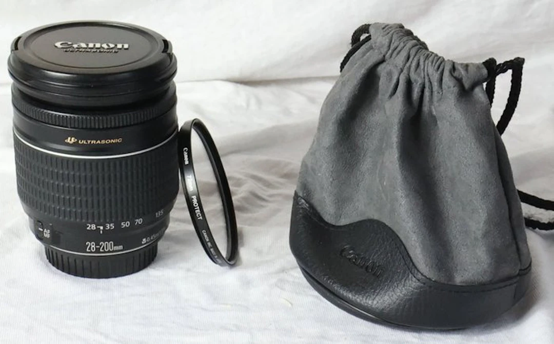 Canon Zoom Lens EF 28-200mm 1:3.5-5.6 USM incl. accessoires Camera lens