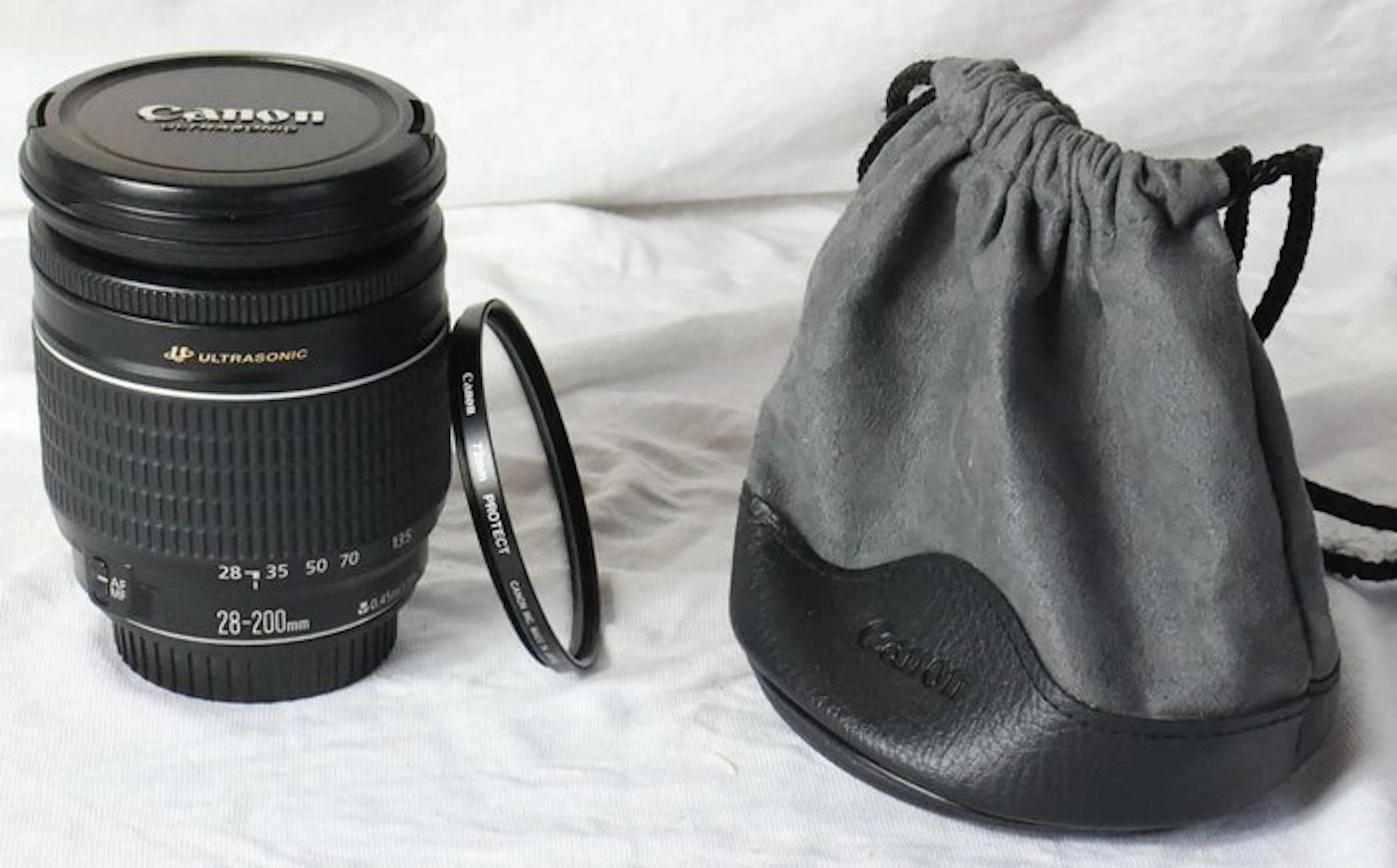 Canon Zoom Lens EF 28-200mm 1:3.5-5.6 USM incl. accessoires Camera lens