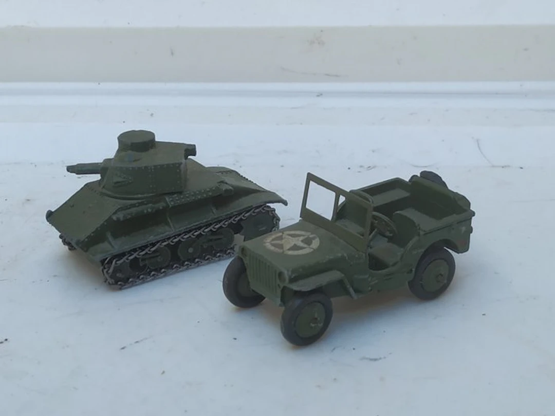 Dinky Toys 1:48 - Model military vehicle (2) - Pos War...