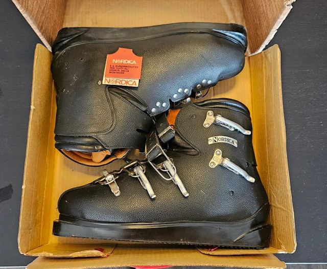 Sci - ski boots