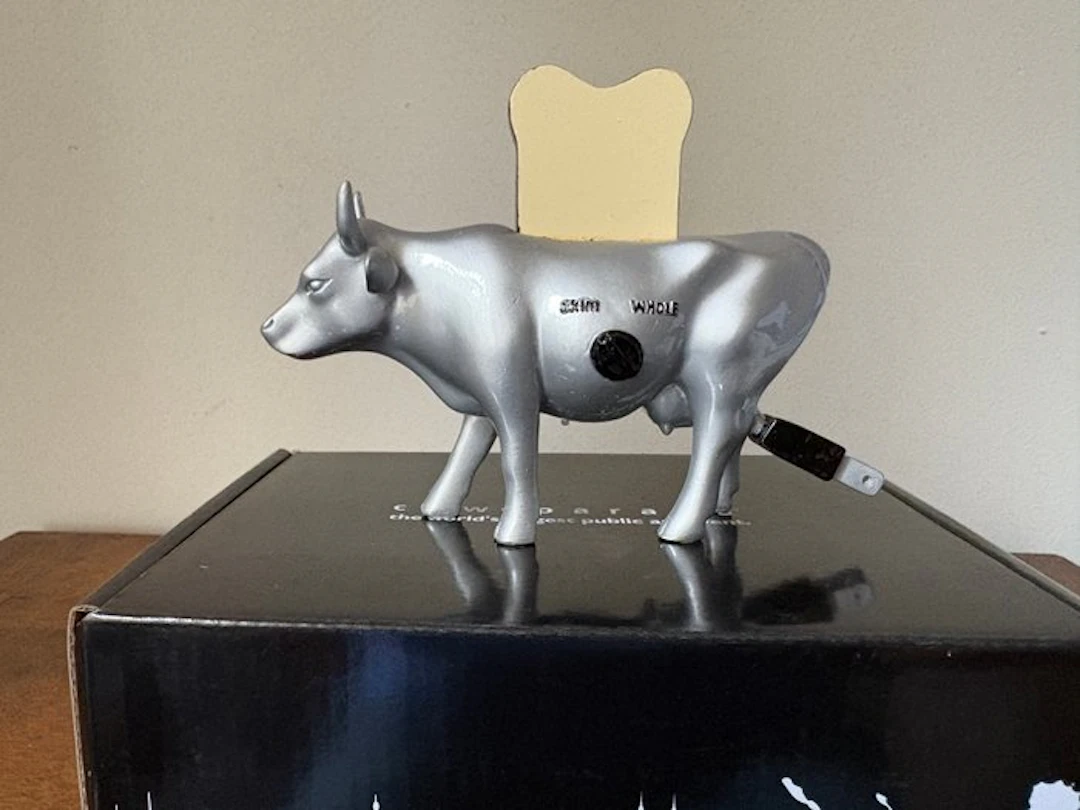 Figurine - Cow Parade. Cowparade. Milktoast. - Polyresin.