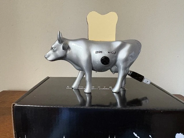 Figurine - Cow Parade. Cowparade. Milktoast. - Polyresin.