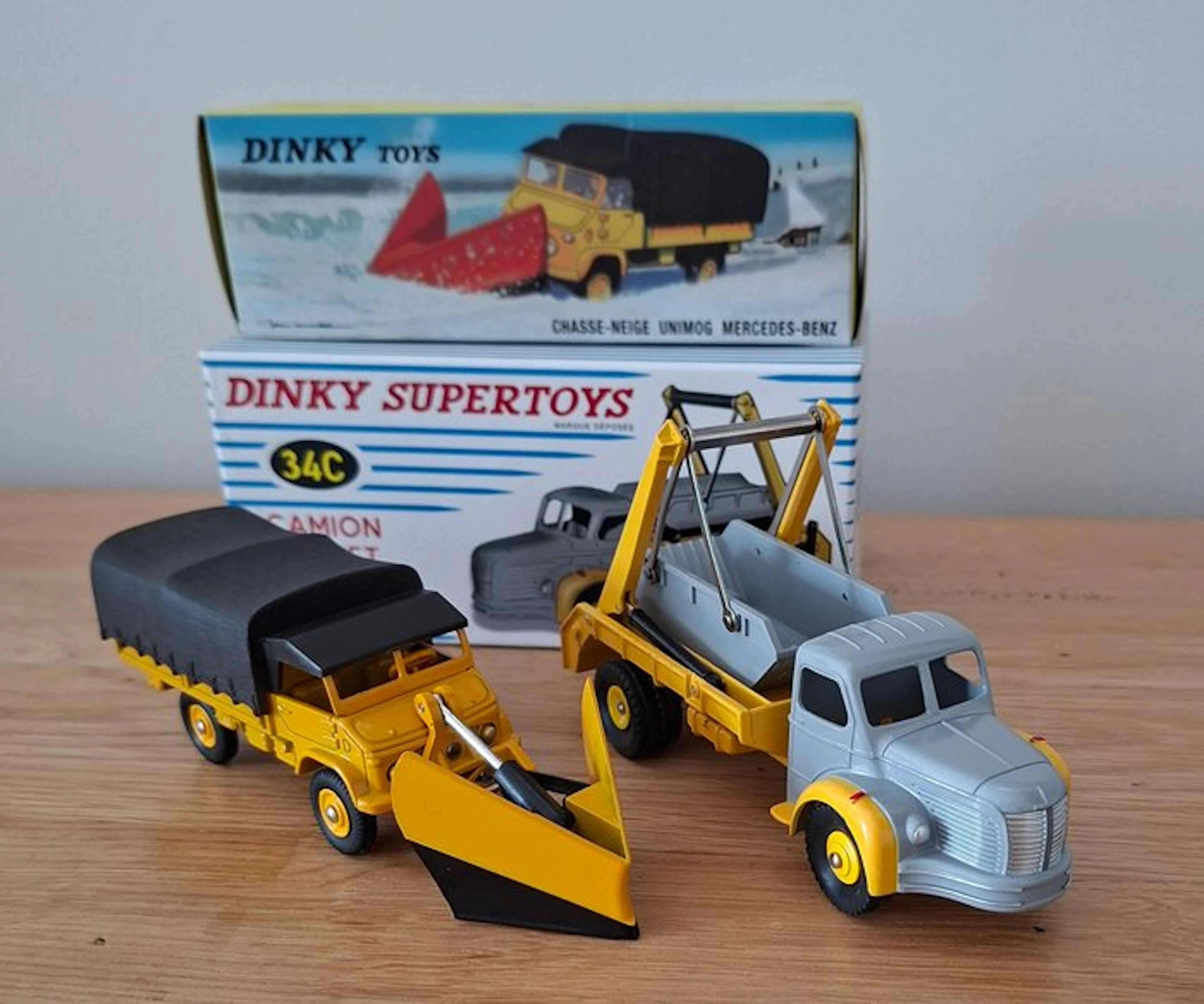 Dinky Toys - Model small city car (2) - 2 Dinky Toys...