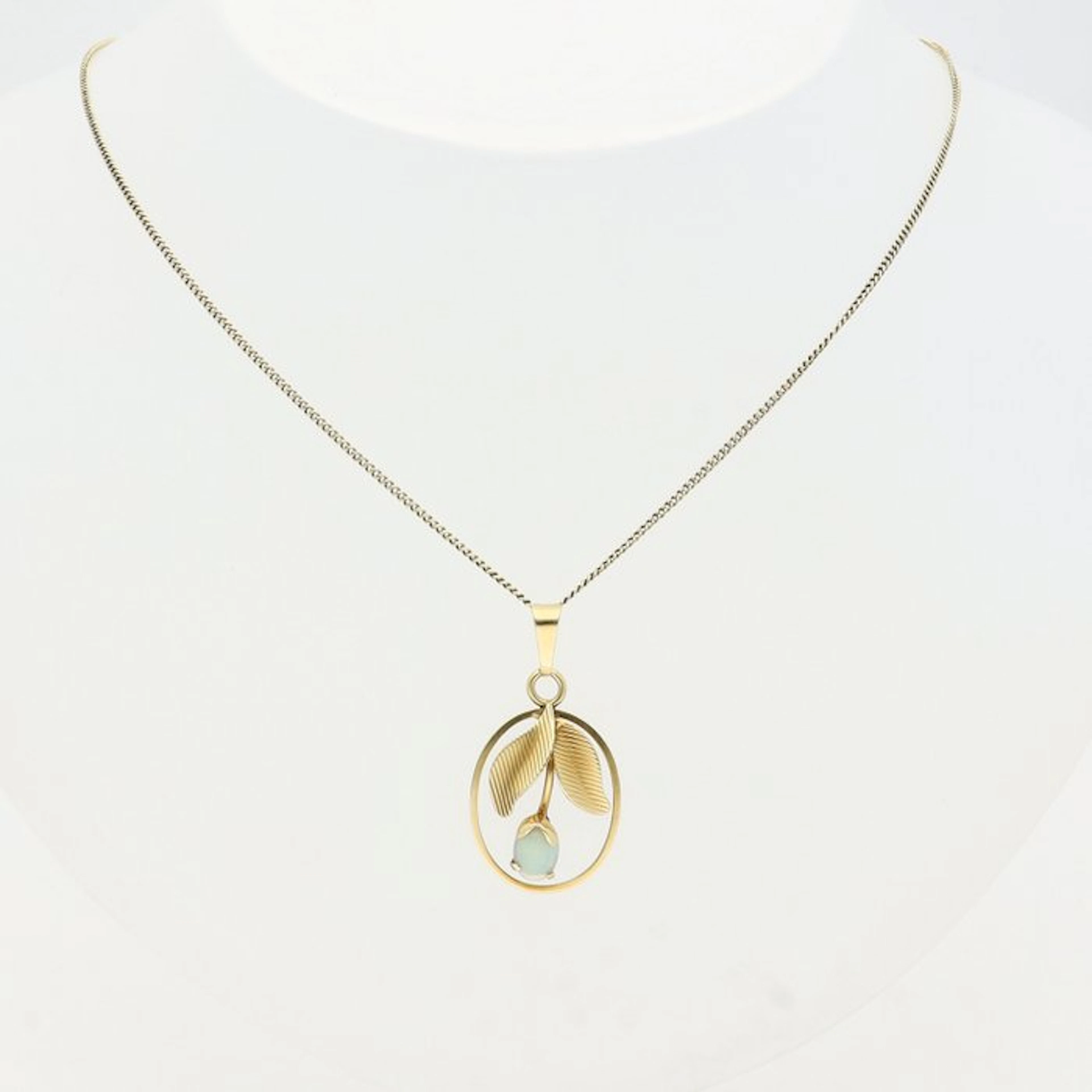 Necklace with pendant - 14 kt. Yellow gold Opal