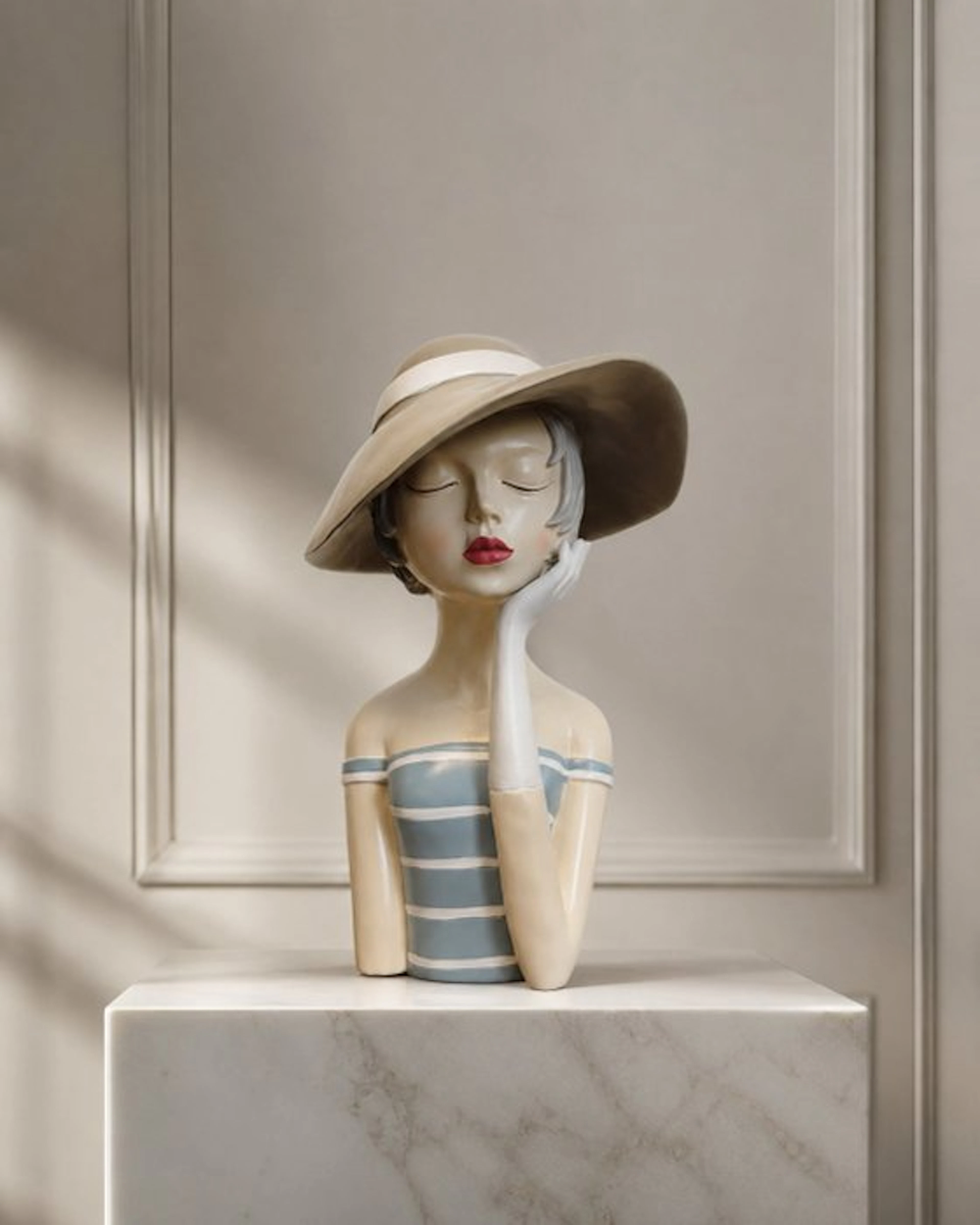 Bust, Elegante Lady Bust met Brede Hoed – Art Deco...