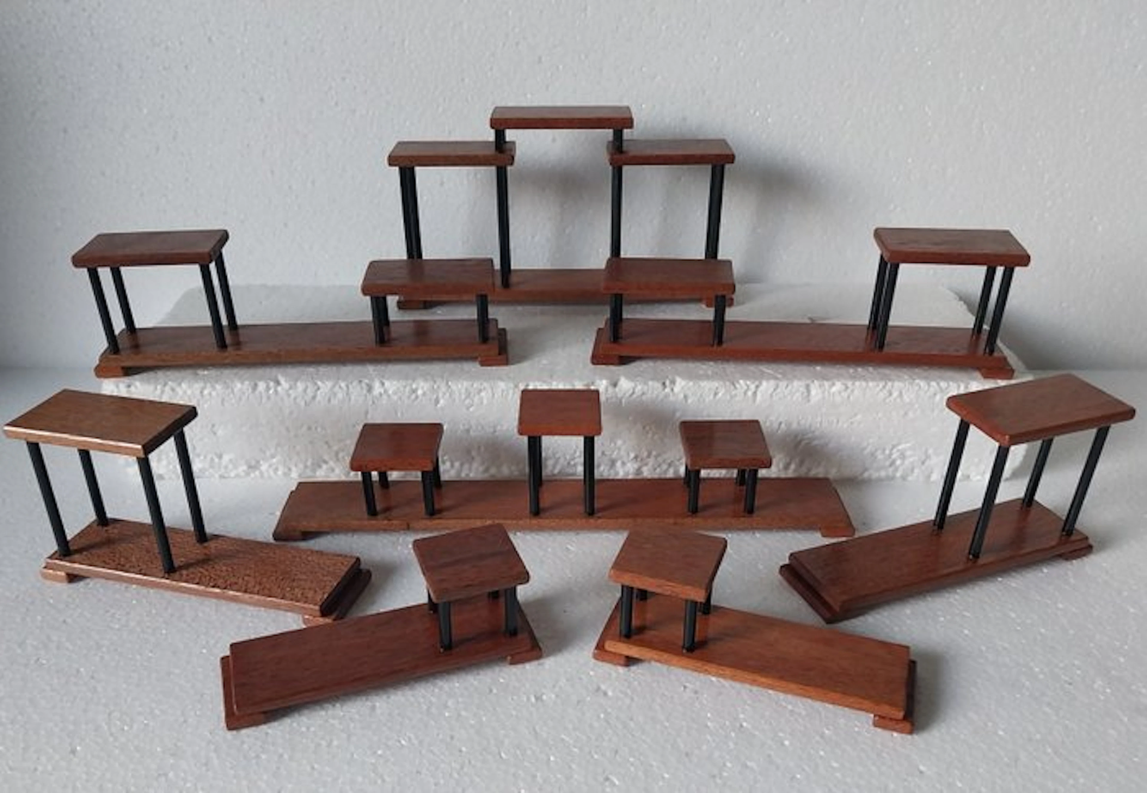 Stand - 8 small wooden displays, stands
