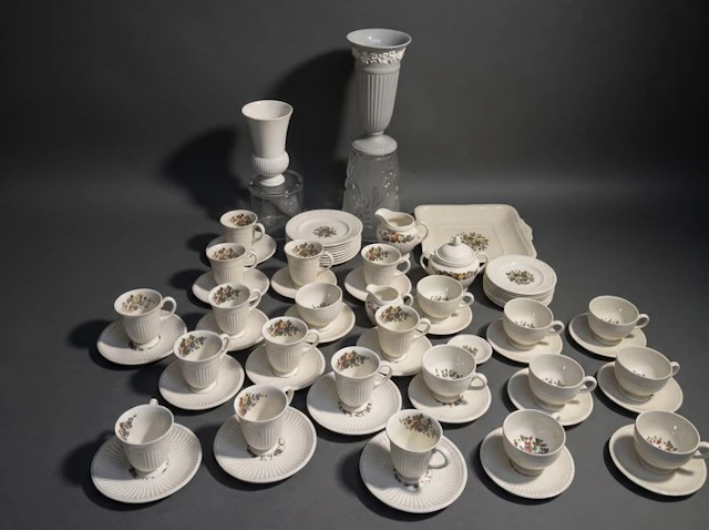Wedgwood - Table service (68) - Earthenware