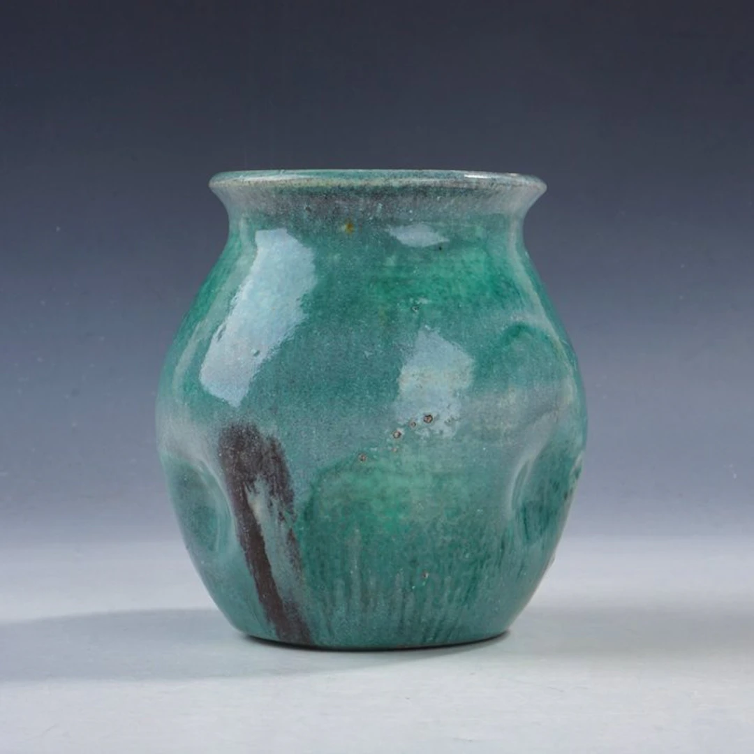 De Zwing - Vase - Sea-green speckled glaze • pinched form...