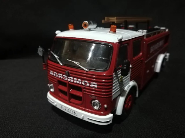 1:43 - Model truck - Pegaso 1091 Bomberos de Barcelona - 1