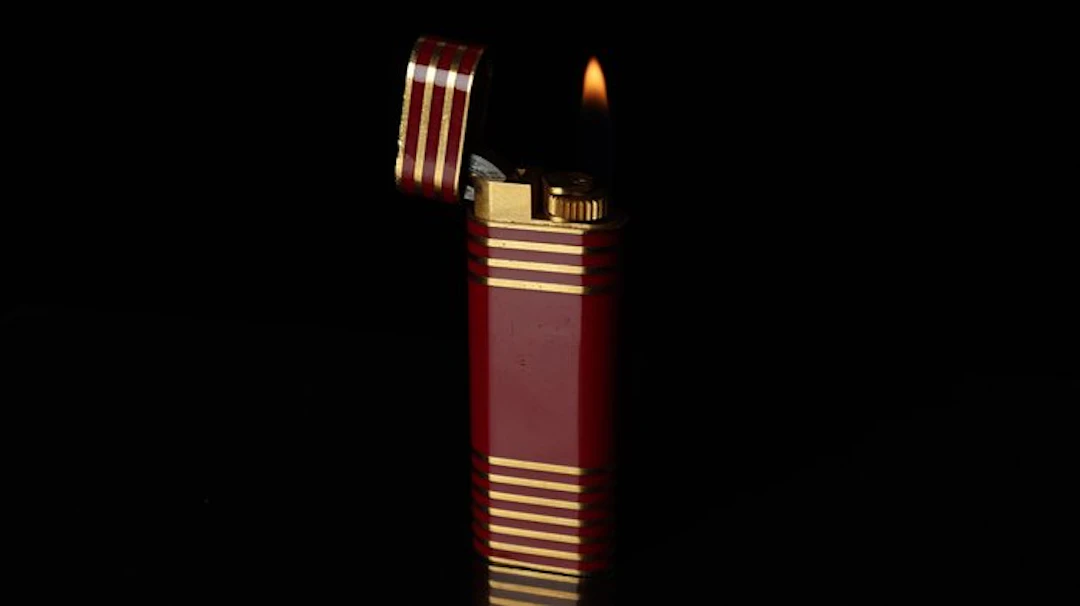 Cartier - Oval Rare Pattern Vintage gas Lighter - Lighter - Lacquer Red