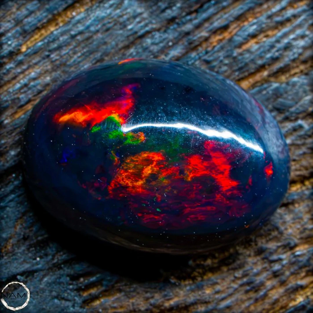Natural Black Opal – The Fire of the Rainbow 3.45 ct- 1 g