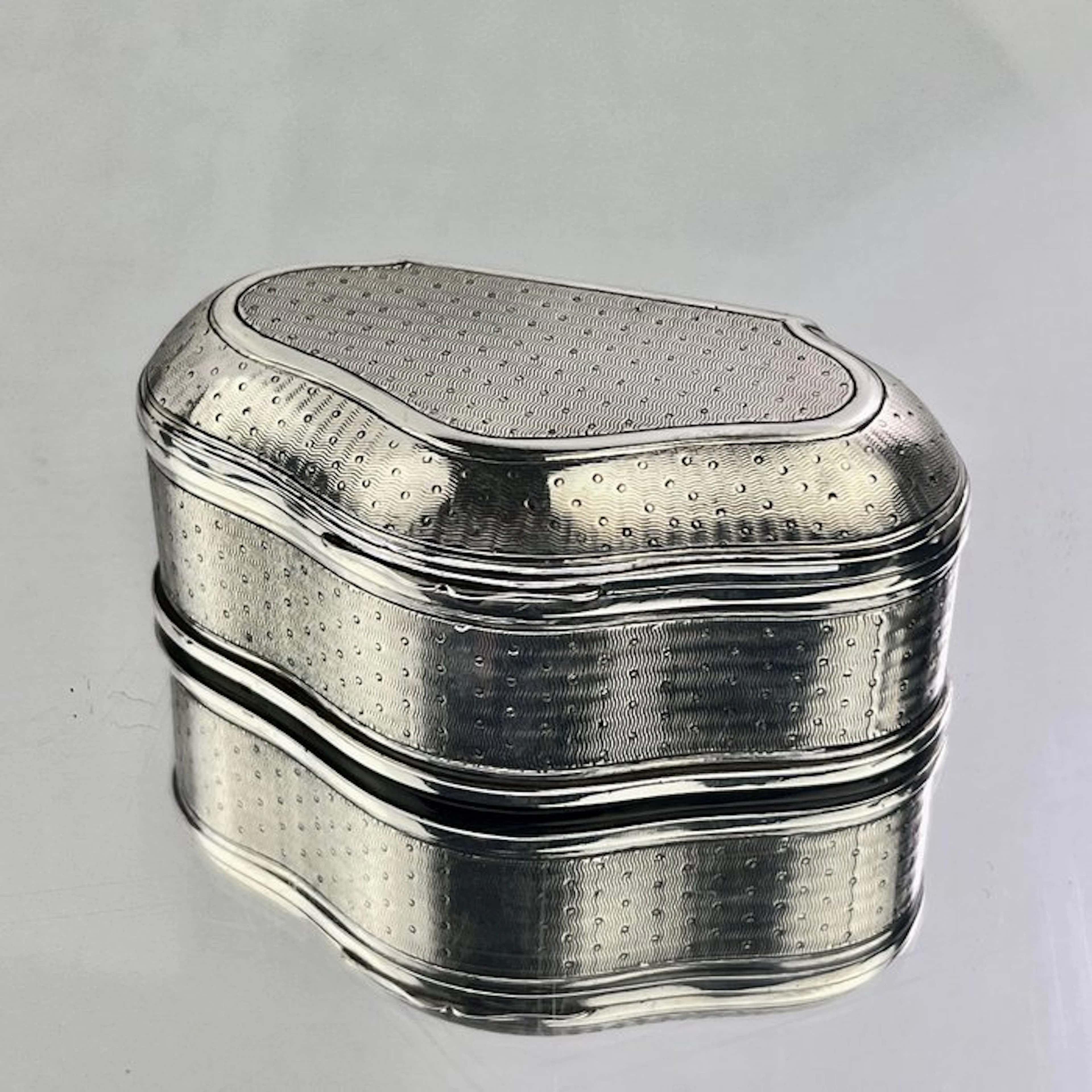 Saint-Yves Paris - Box - guilloché - vermeil - .800 silver - Snuff