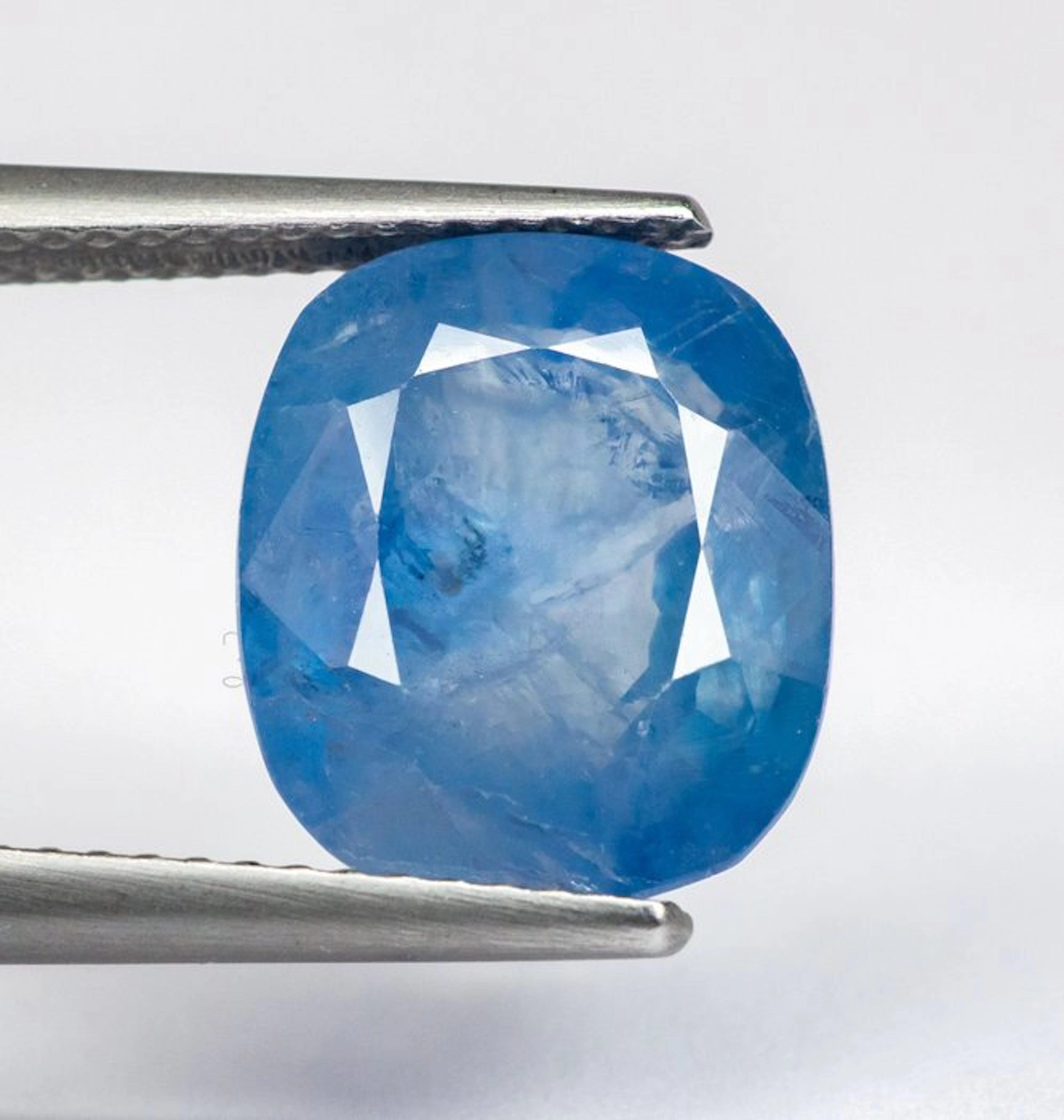 Sapphire - 7.53 ct - Antwerp Laboratory for Gemstone...