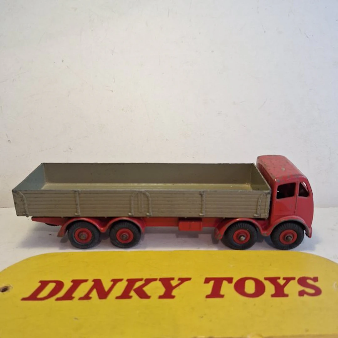 Dinky Toys 1:50 - Model car - Dinky Supertoys - 2nd type grill