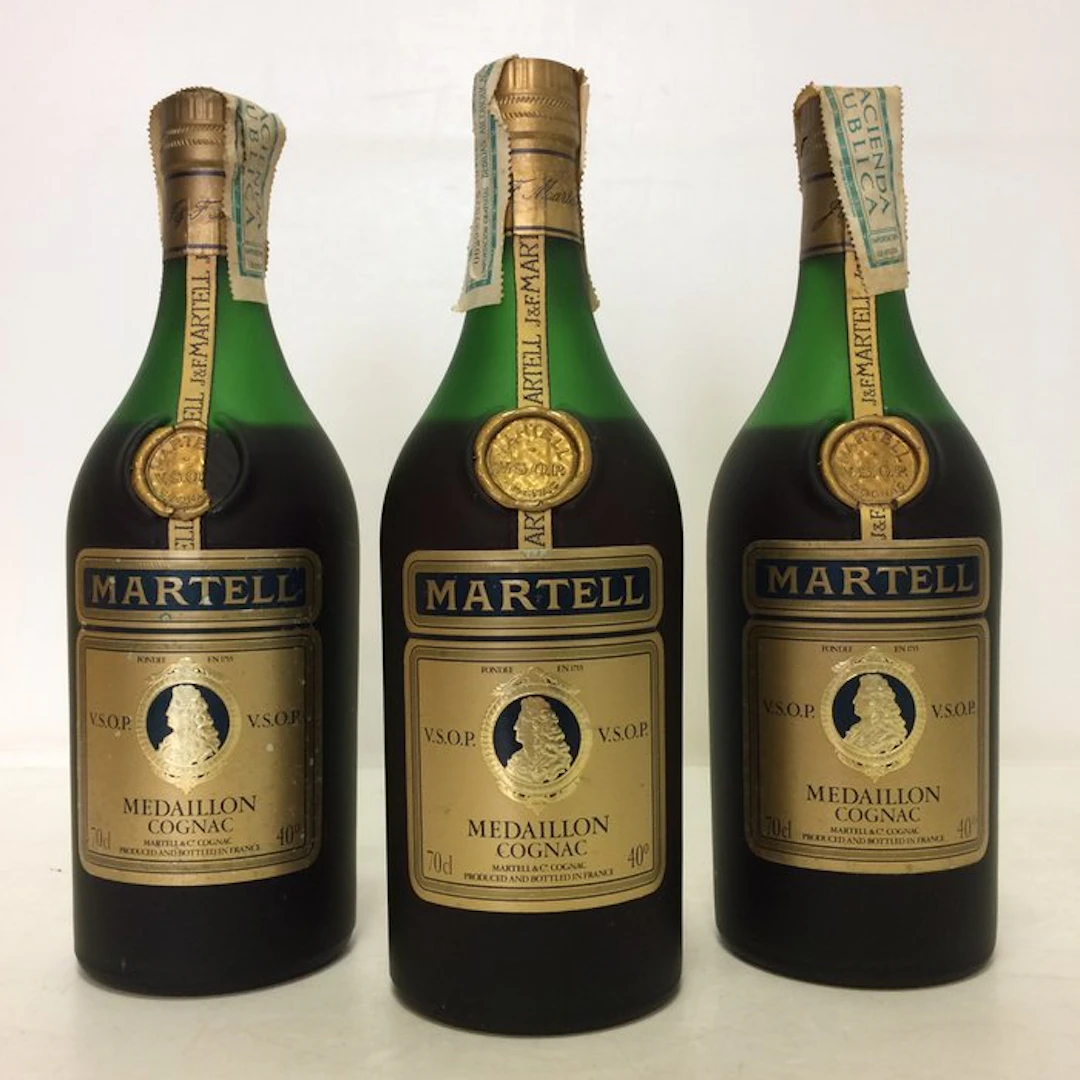 Martell - Cognac Médaillon VSOP - b. 1970s - 70cl - 3 bottles