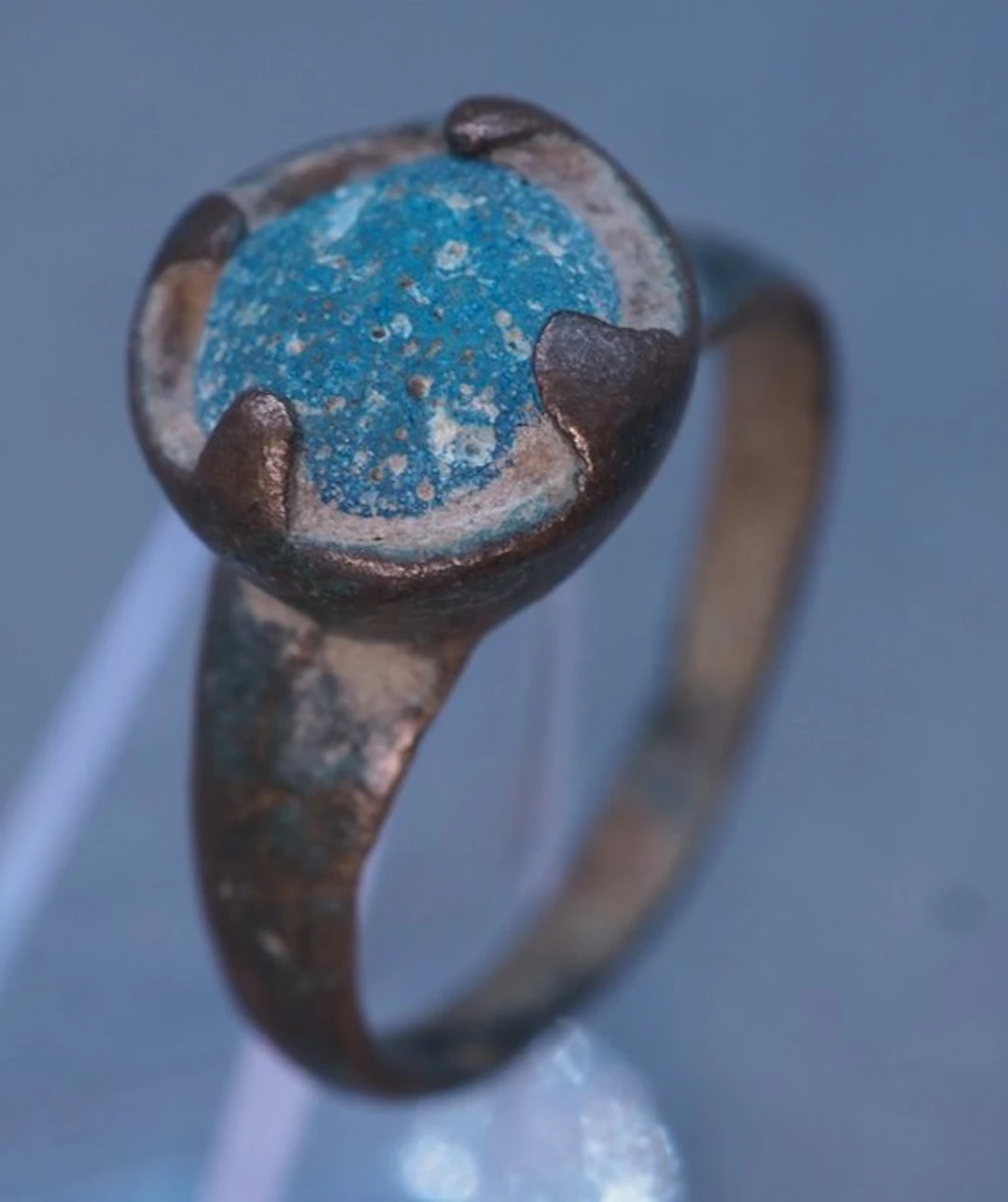 Medieval Crusaders Bronze finger ring with blue glass...