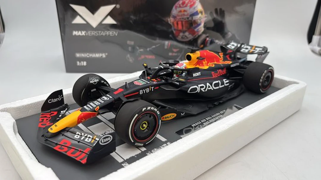 MiniChamps 1:18 - Model car - Oracle Red Bull Racing RB19...