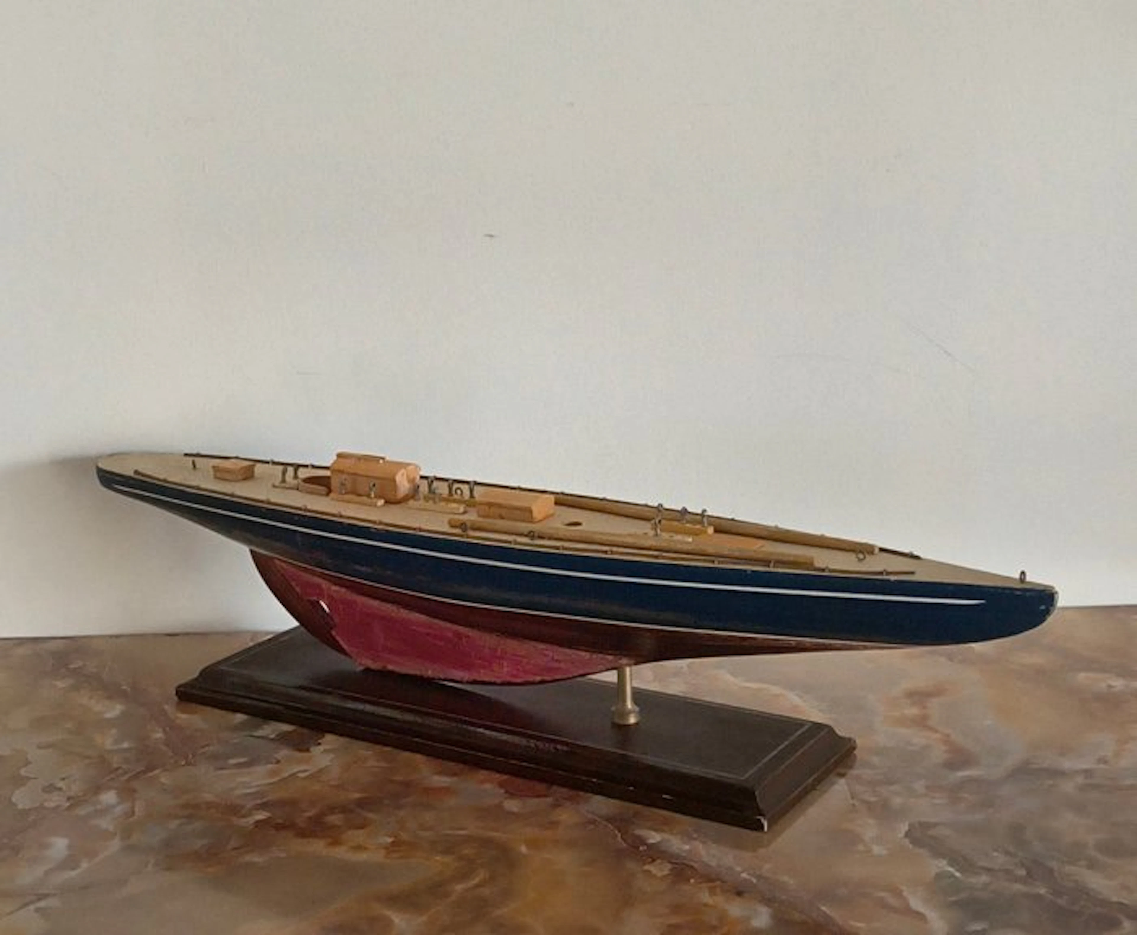 Handmade / Handpainted - Model boat - Zeilboot op...