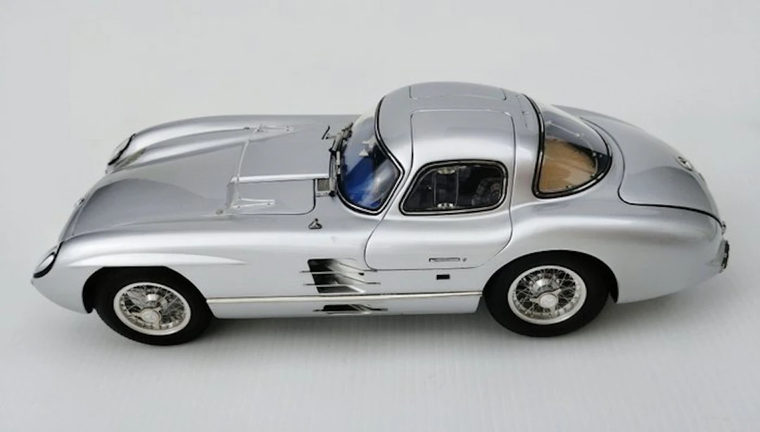 CMC 1:18 - Model car - Mercedes-Benz 300 SLR Uhlenhaut Coupe - Ref. M-088