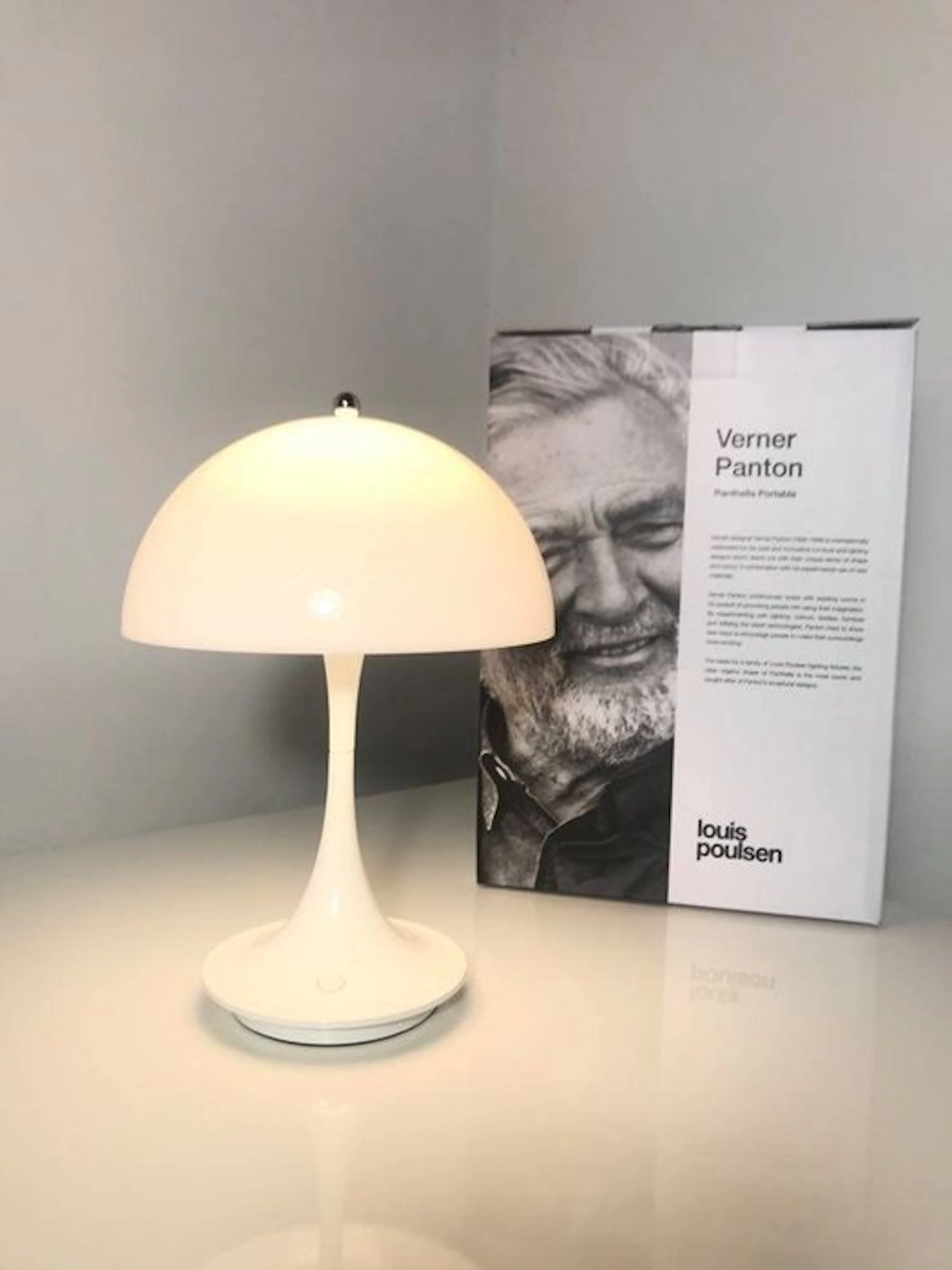 Louis Poulsen - Verner Panton - Table lamp - opaline acrylic