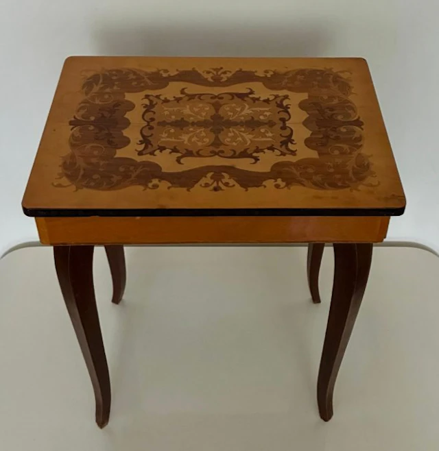Side table - Wood - Vintage Italian side table in the Sorrento style.