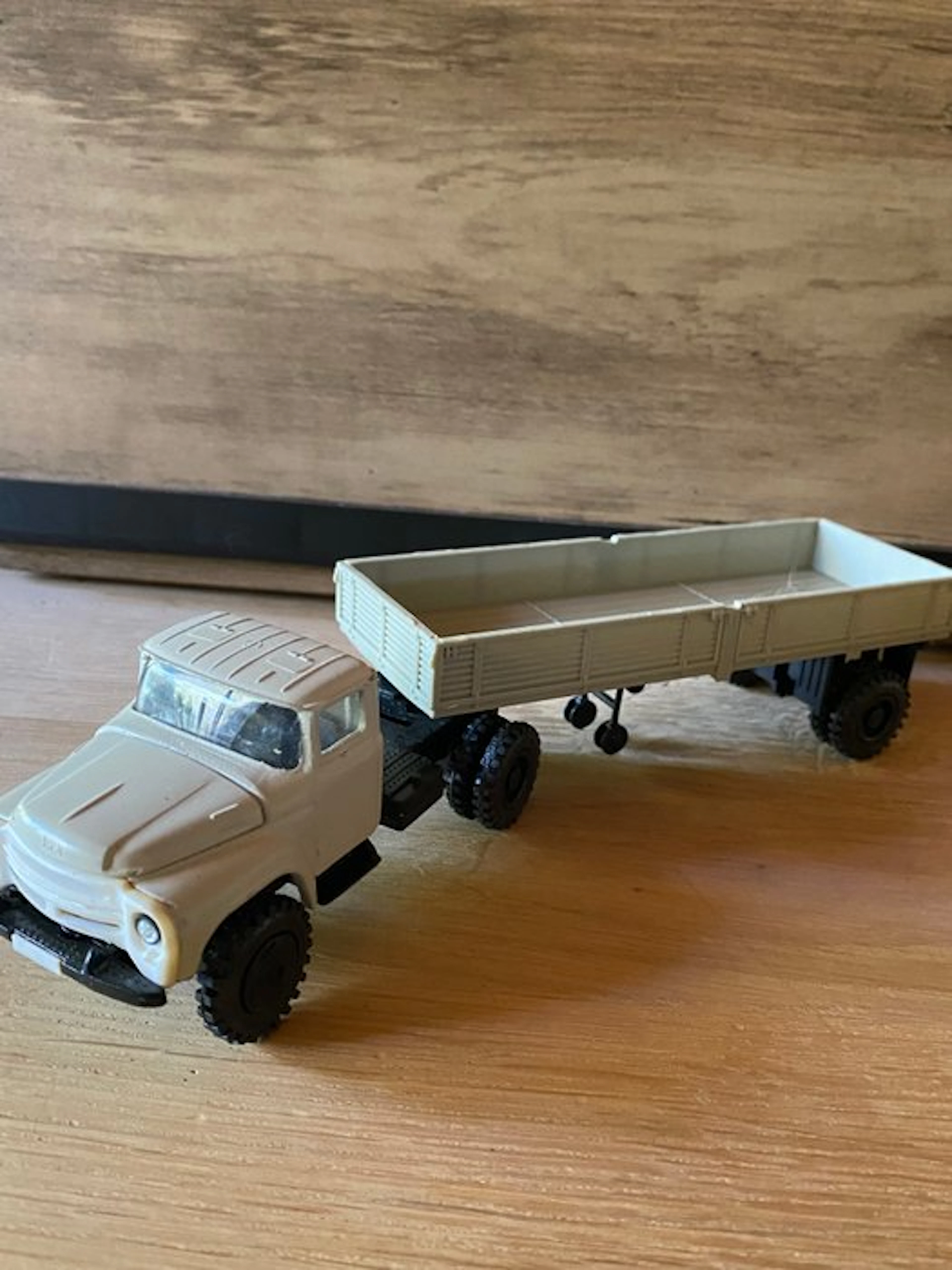 1:43 - Model car - vrachtwagen met aanhanger - ZIL Type 130B1