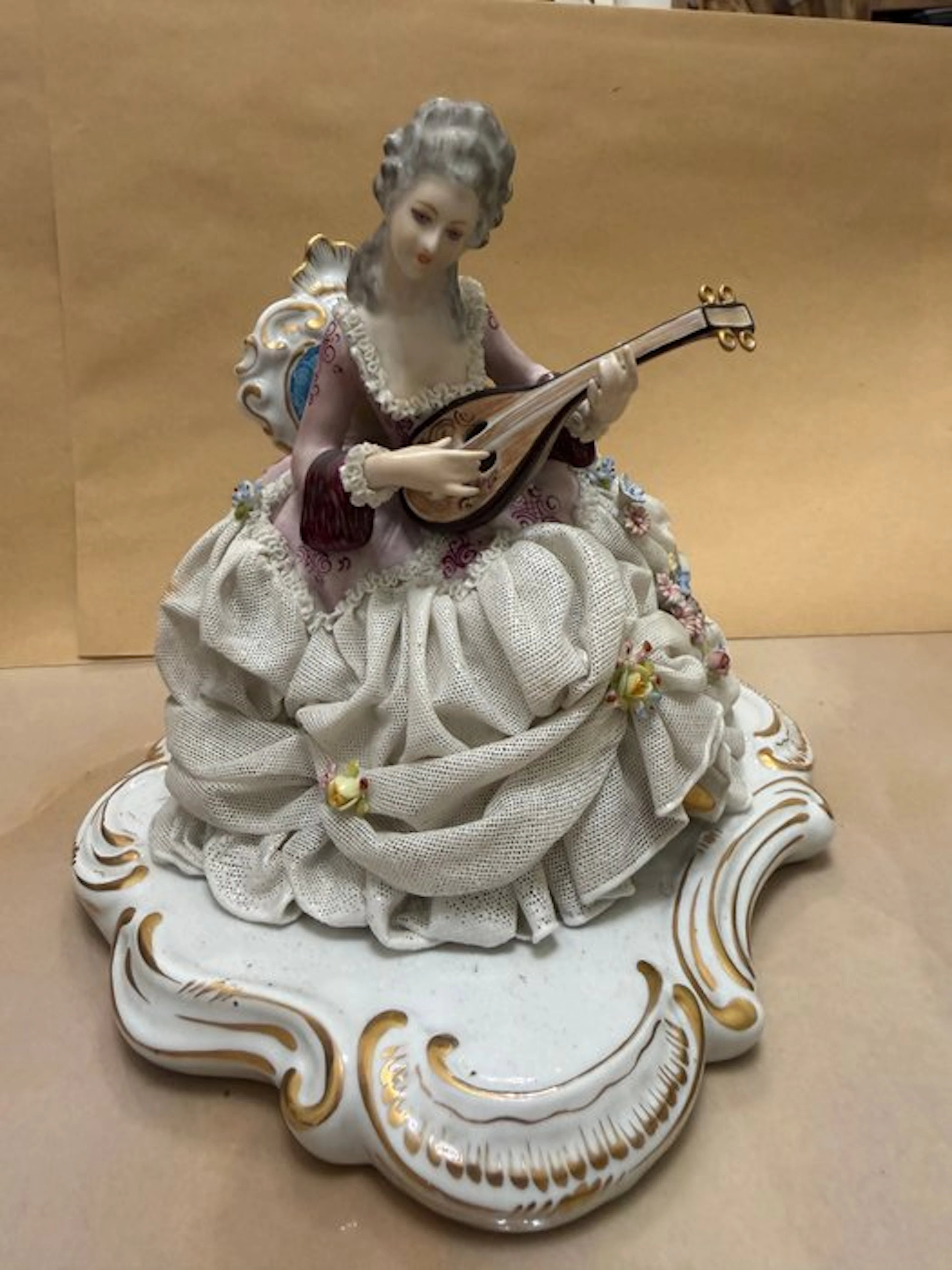 Capodimonte - Figure - Dama con mandolino - Softpaste porcelain