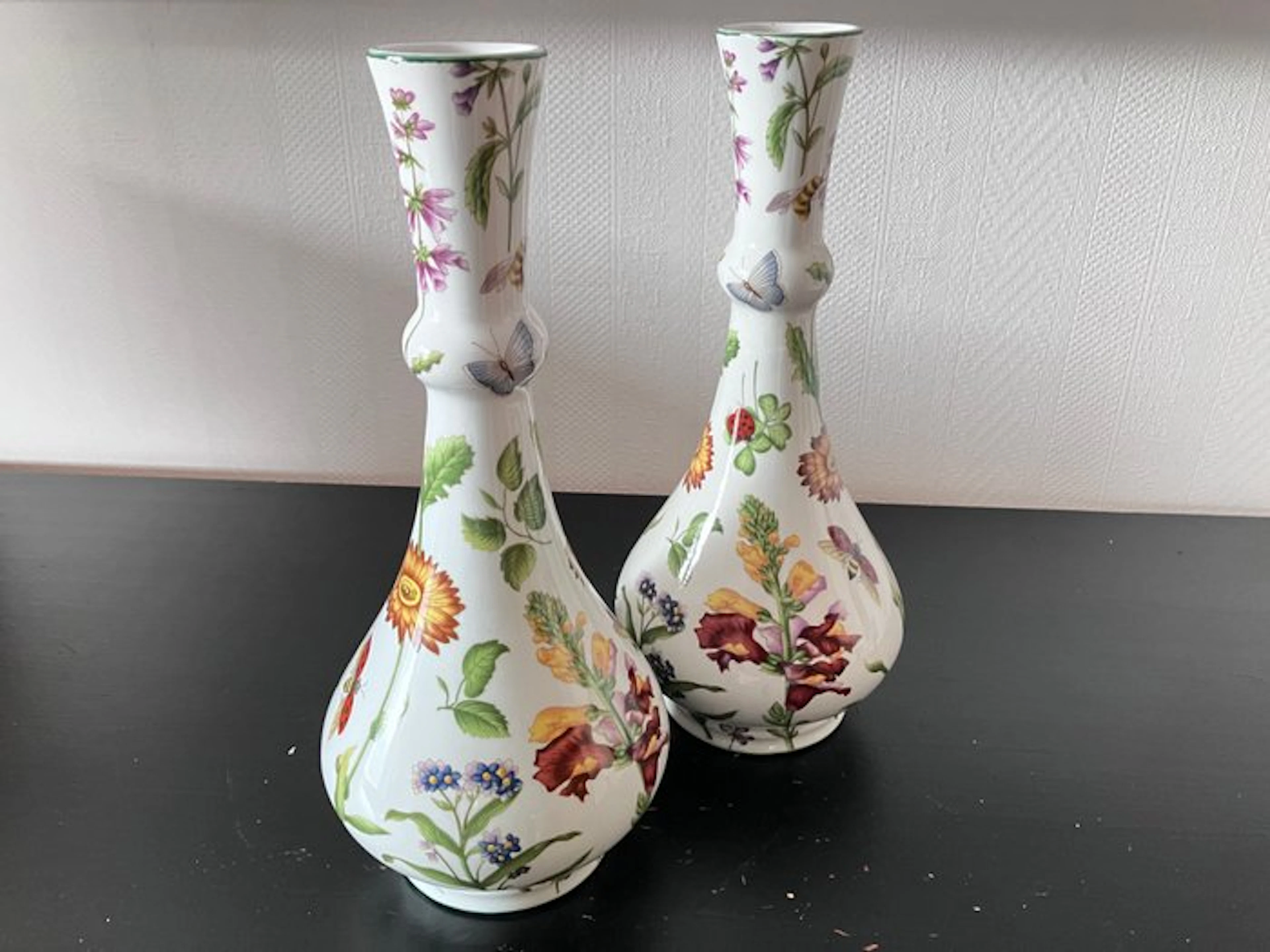 Porselein - Set porseleinen pijpvazen - Vase (2) - Porcelain - Floral decor