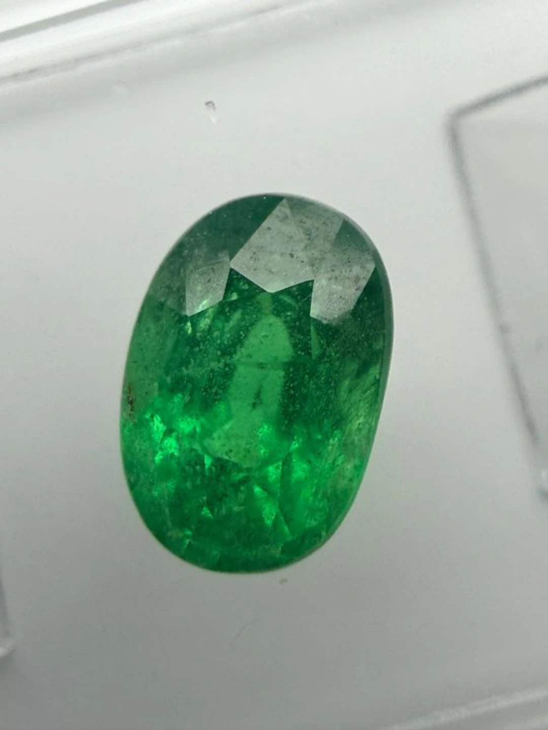 Green Tsavorite - 1.47 ct - Antwerp Laboratory for...
