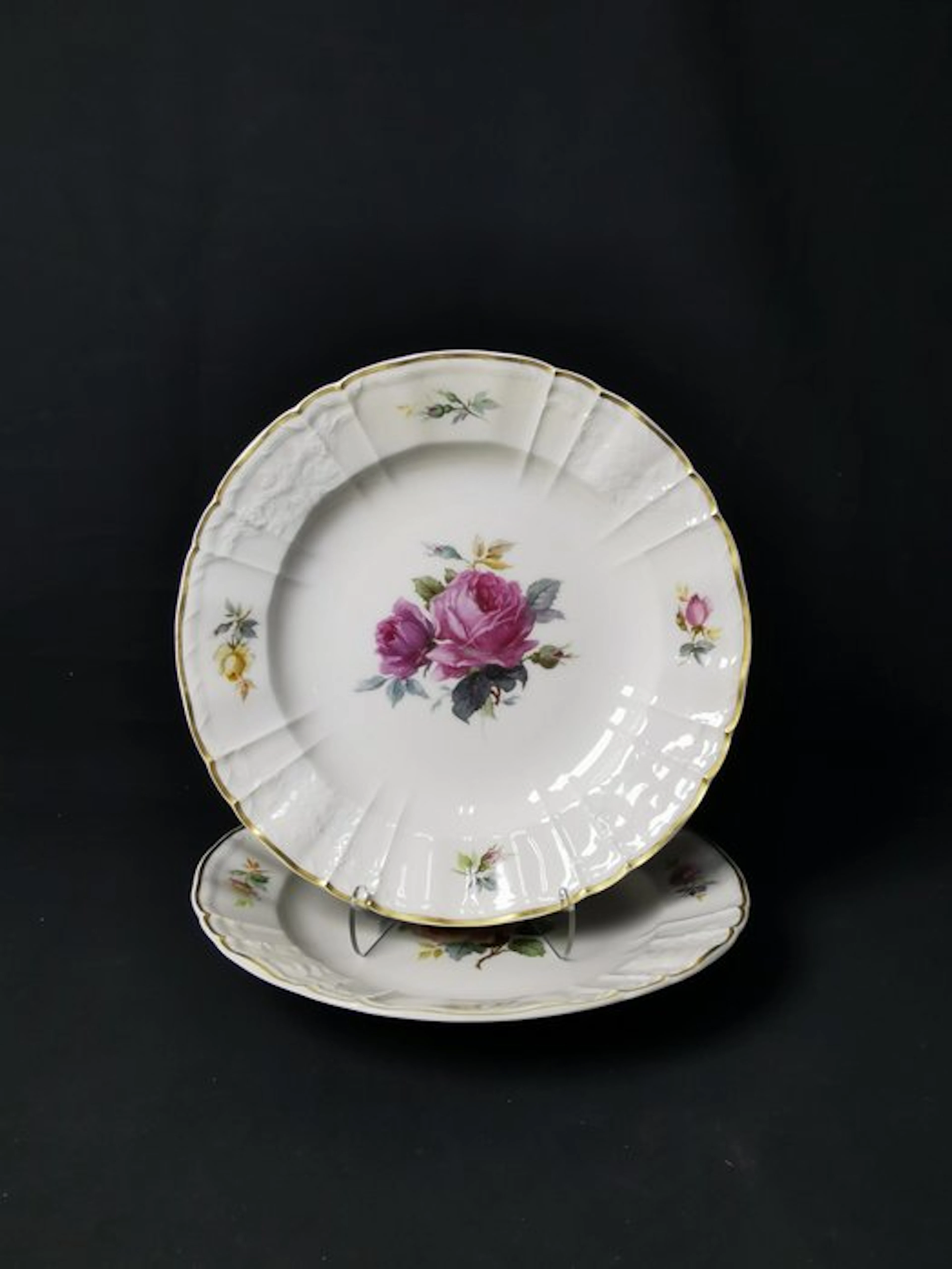 KPM – Set di 2 piatti in porcellana con decorazioni floreali e bordi dorati D