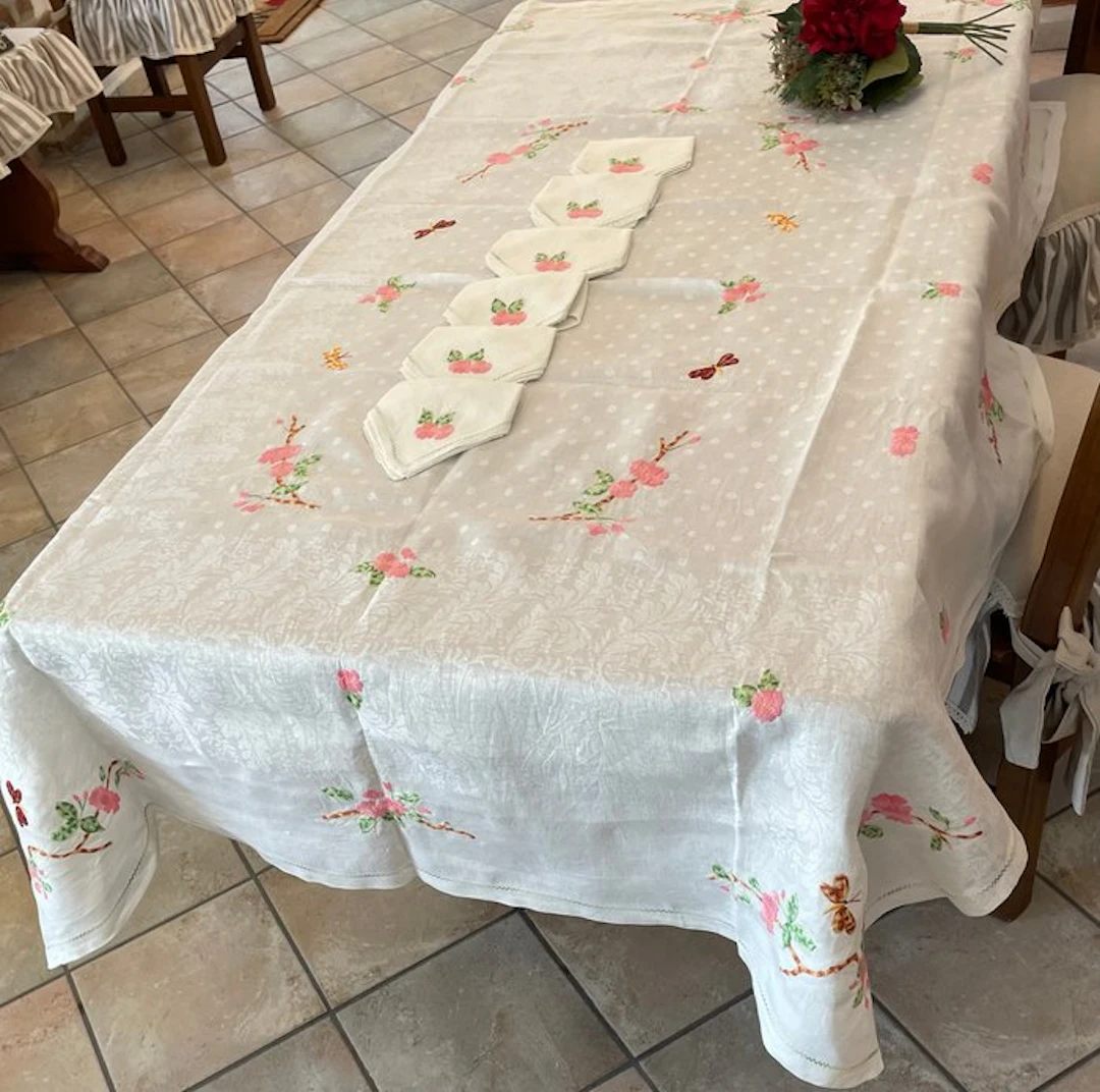 ricami fatti a mano da suore ricamatrici - Tablecloth (7)...