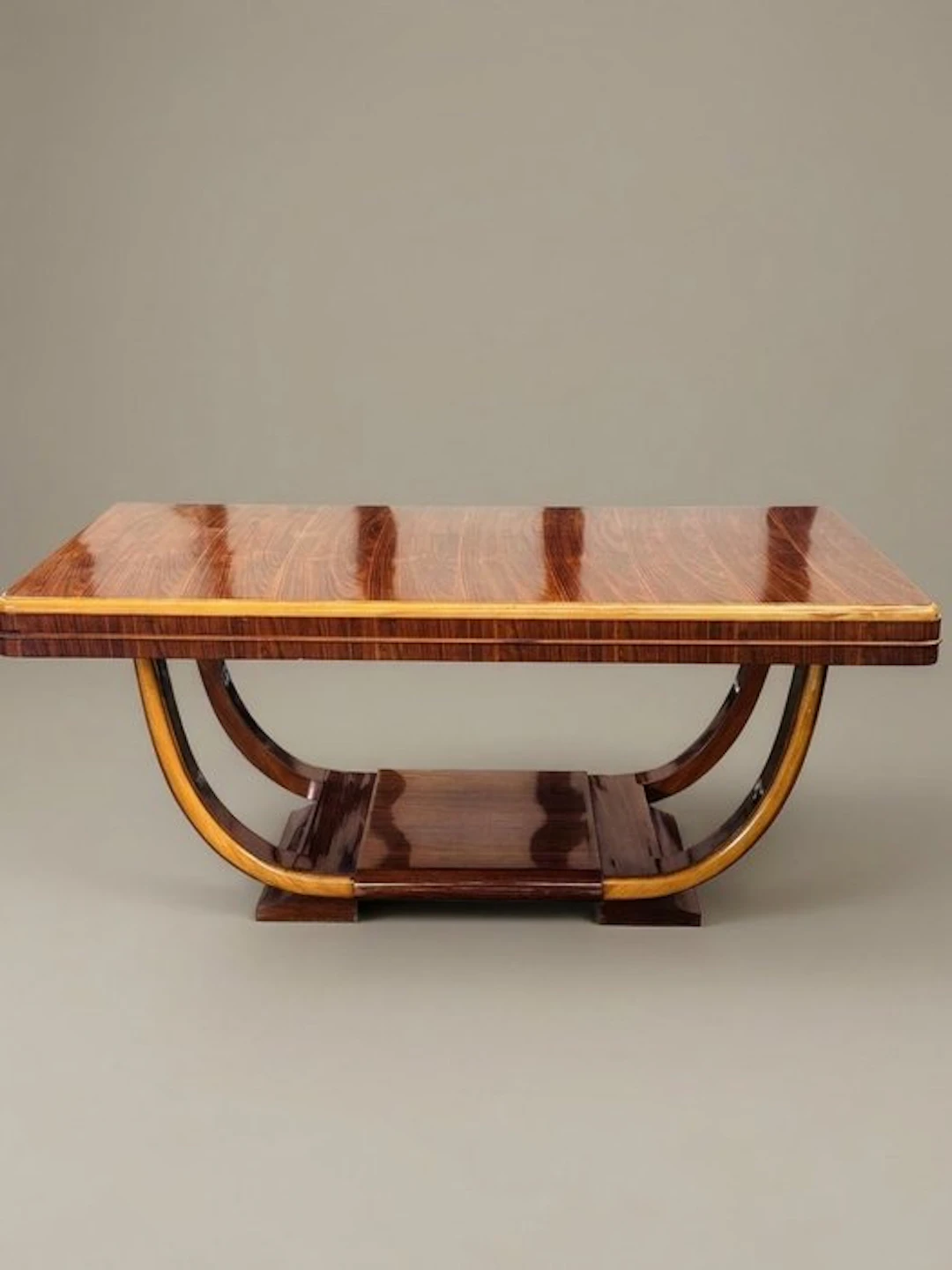 Table - Wood - Dining table