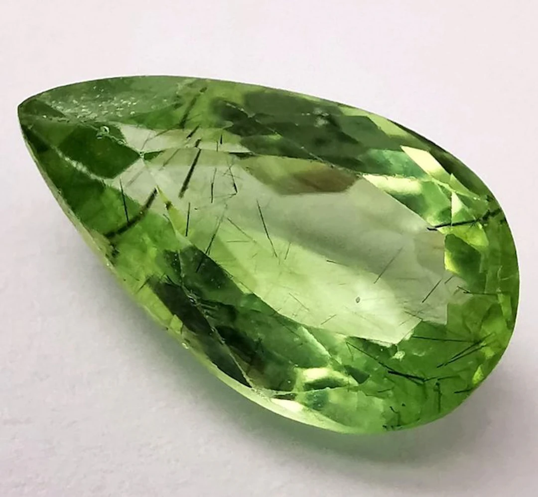 No reserve price Peridot - 3.06 ct - Antwerp Laboratory...
