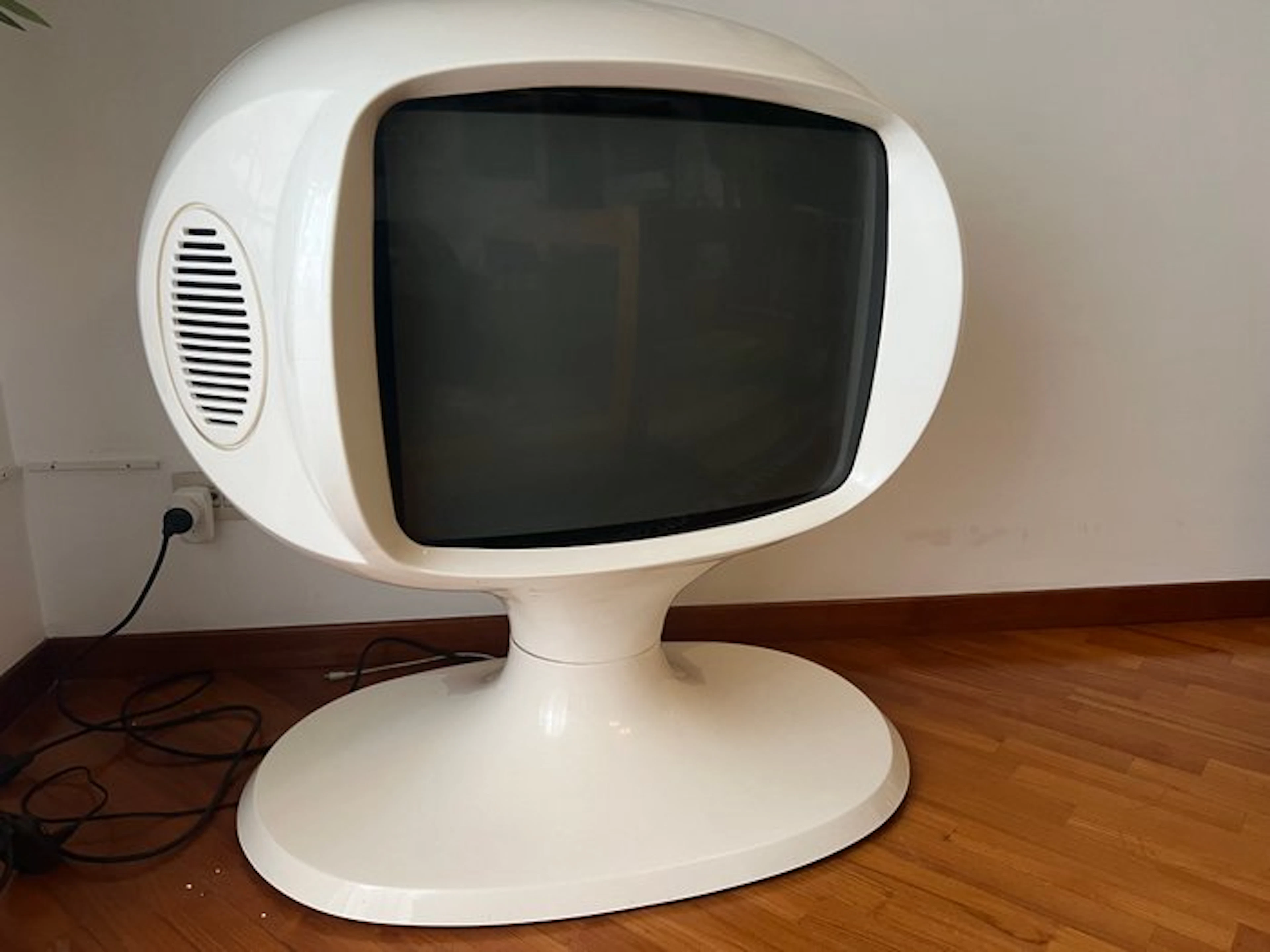 Tube television - Aphelion Television - Michael Foster