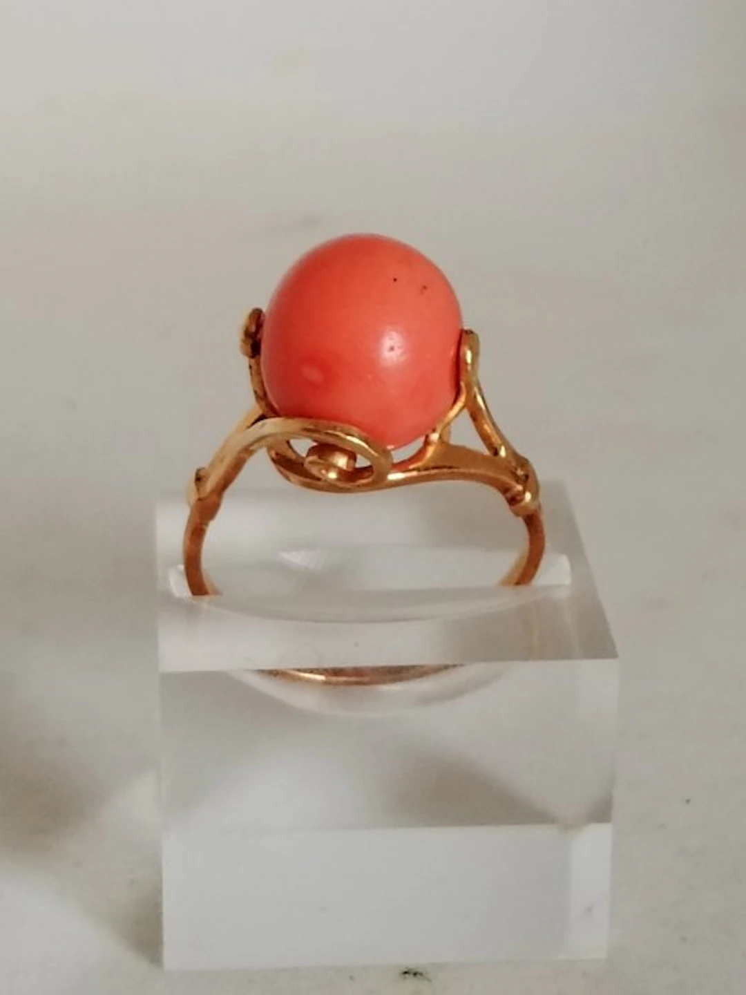 Ring - 18 kt. Yellow gold Coral