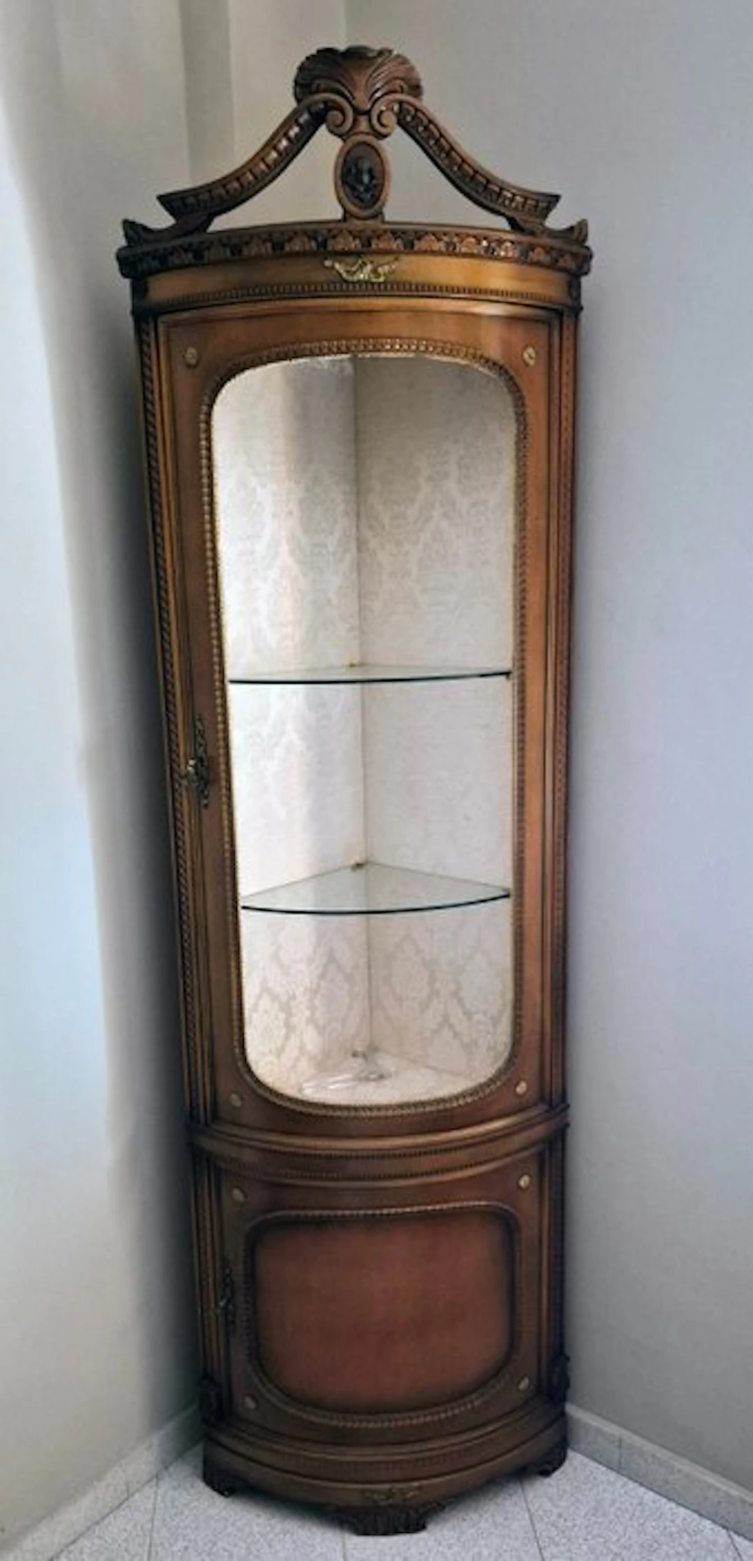 Display case - Walnut - Corner display