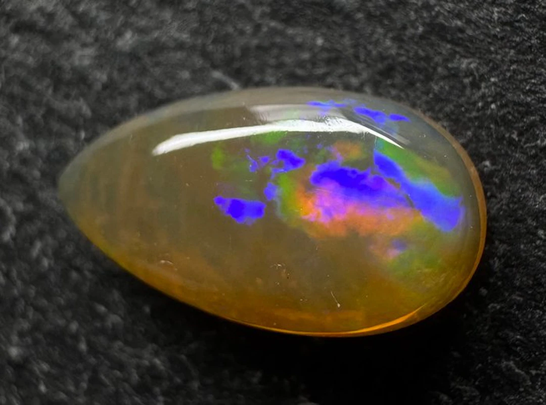 Opal Cabochon- 0.4 g