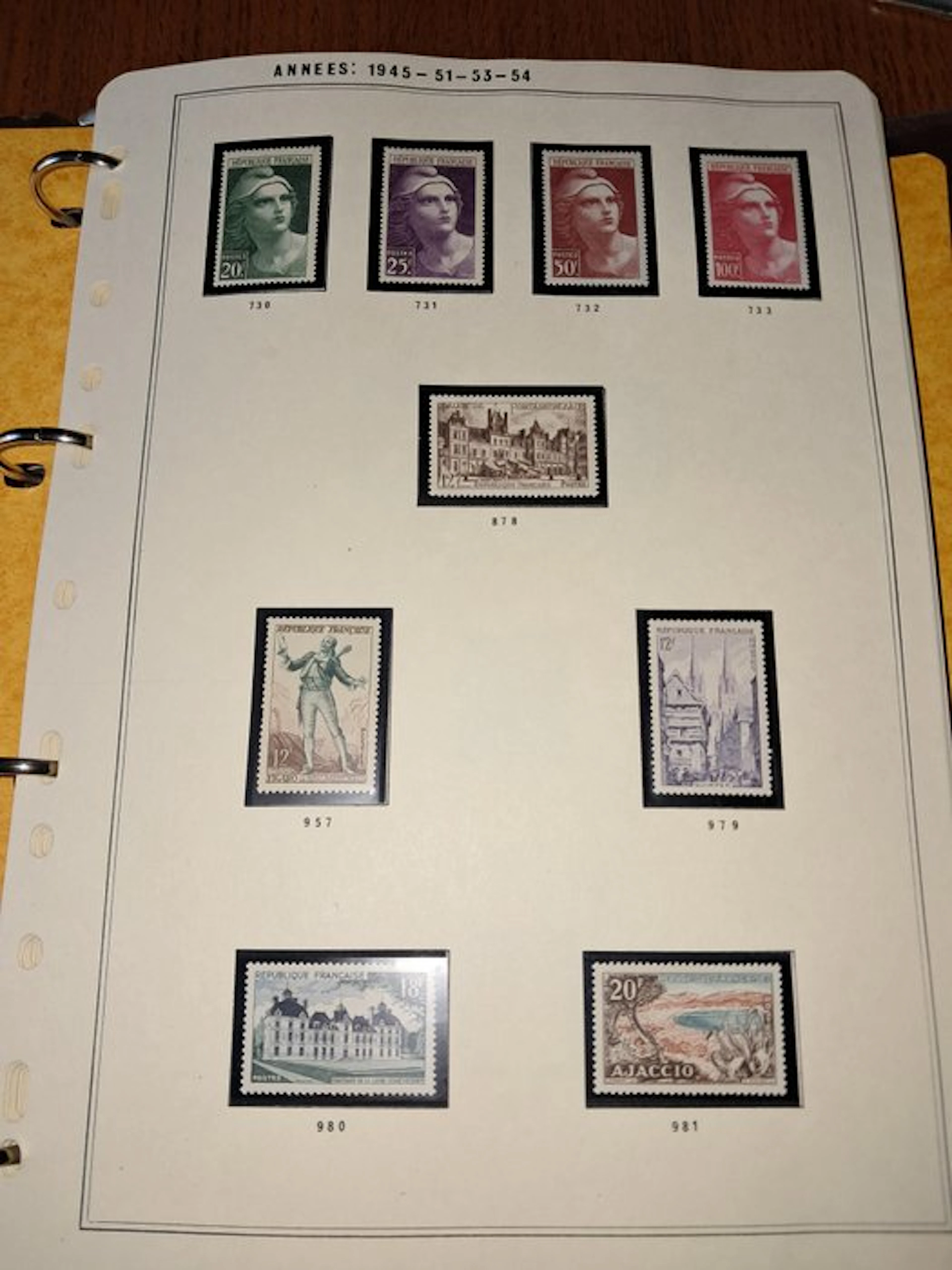 France - Lot of mint French stamps, never hinged.