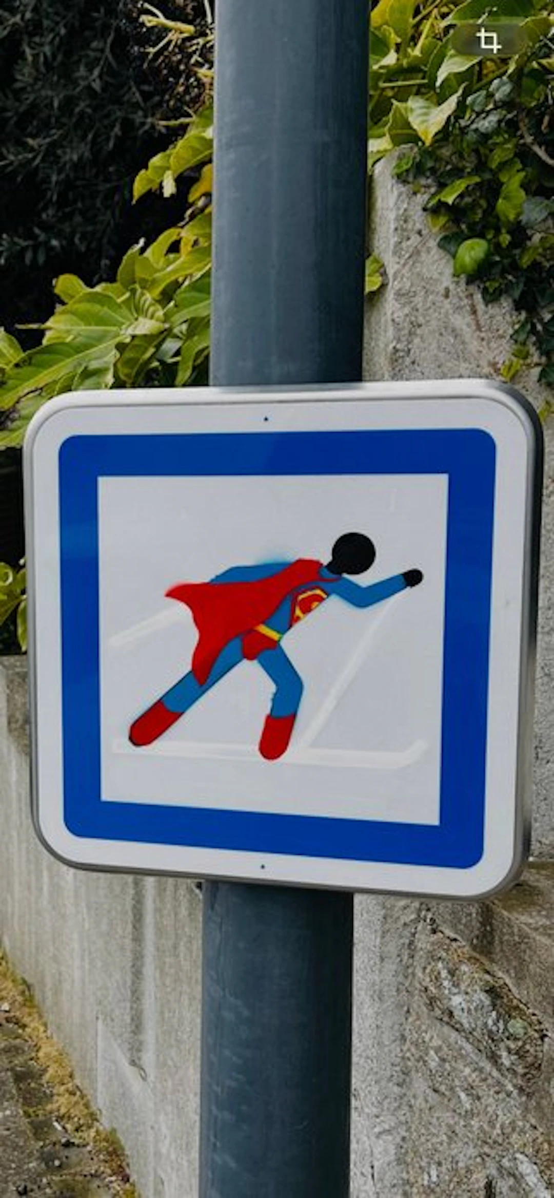 eR. B - Street Art " Superman "