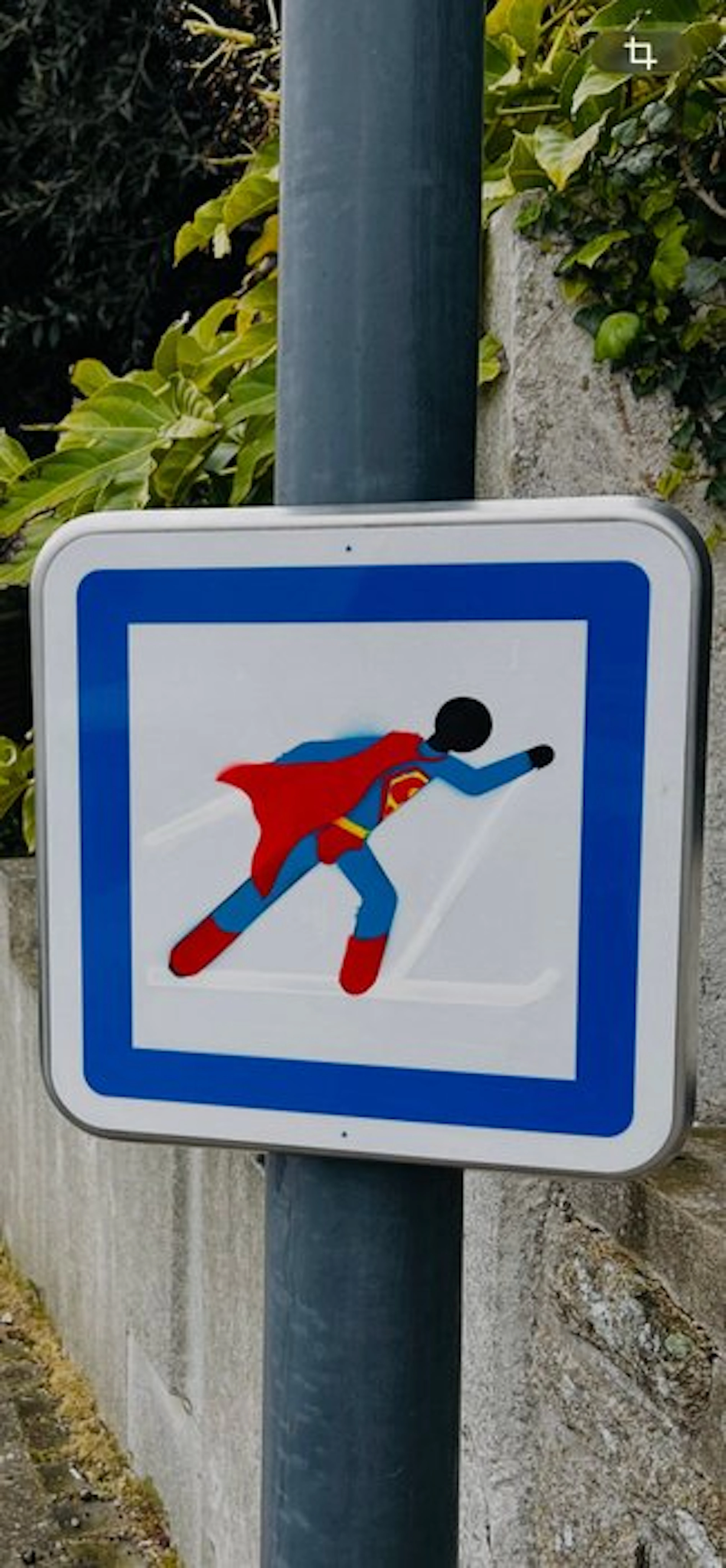 eR. B - Street Art " Superman "